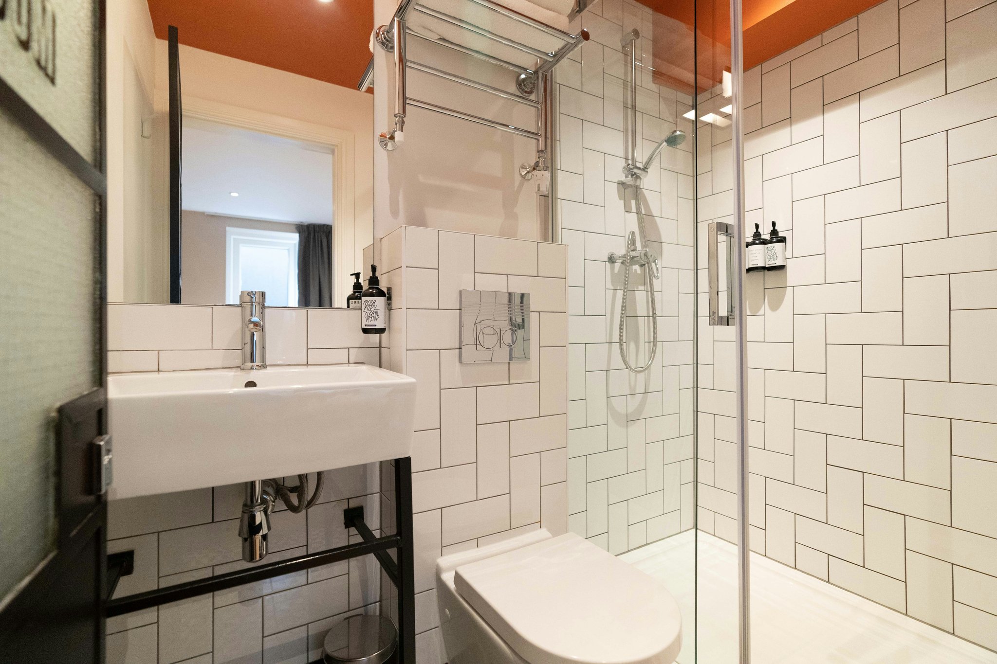 UXLASMCQLkSC0K7GPTRhkQ_Studio_Townhouse_-_Bathroom_S