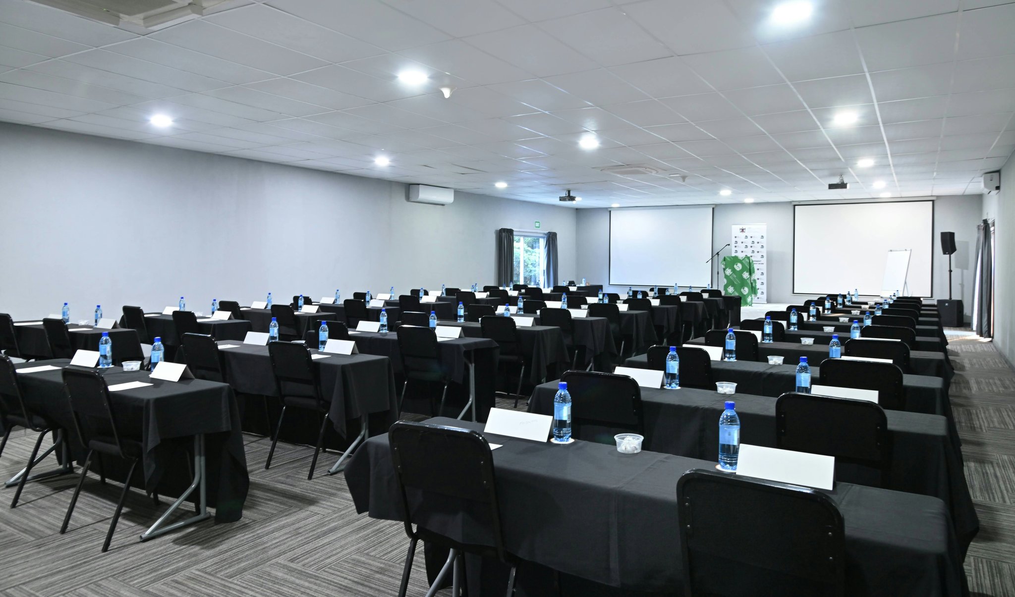 elhEsrkZME2zUwqI1cIA_Conference_(7)_S