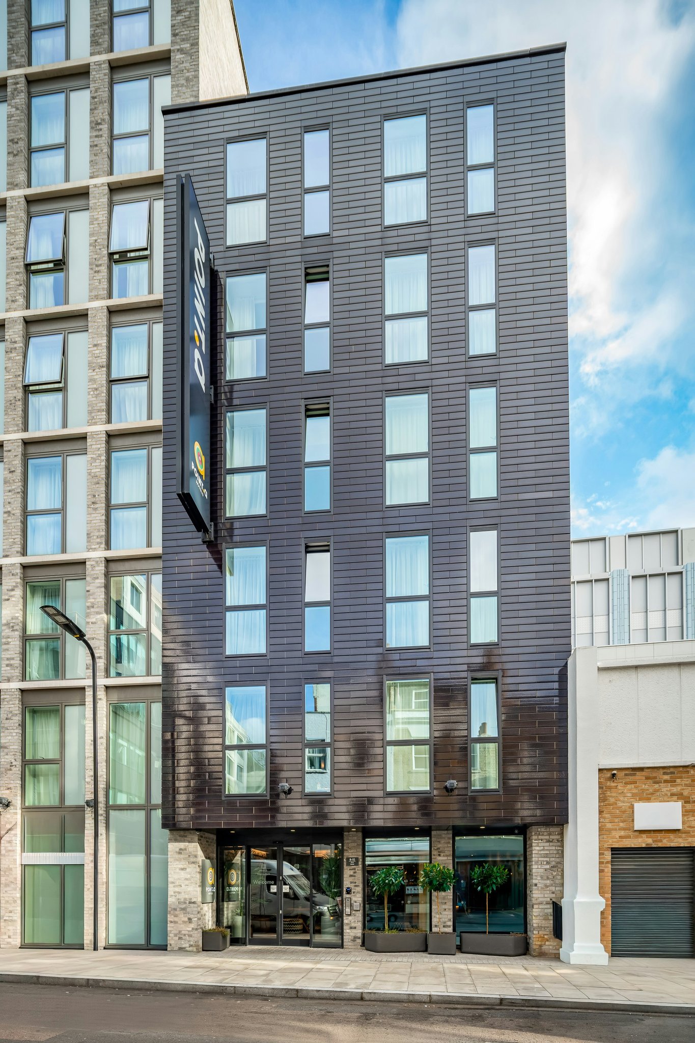 D0vKKI7zE6QhQq9sToFSQ_Shoreditch_Outside__S