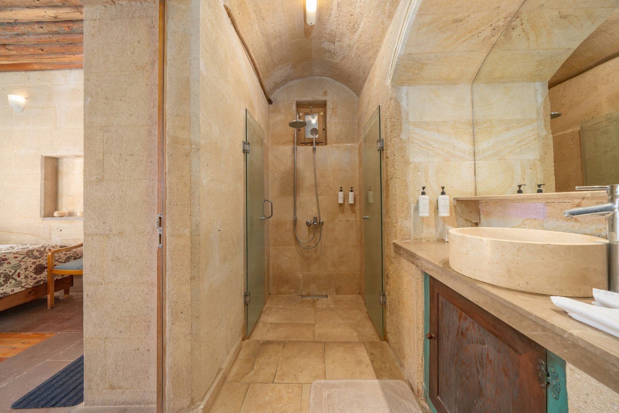 ojgvU0jhJEOGOYcZG9RPNg_Deluxe_Room_with_balcony_8_S