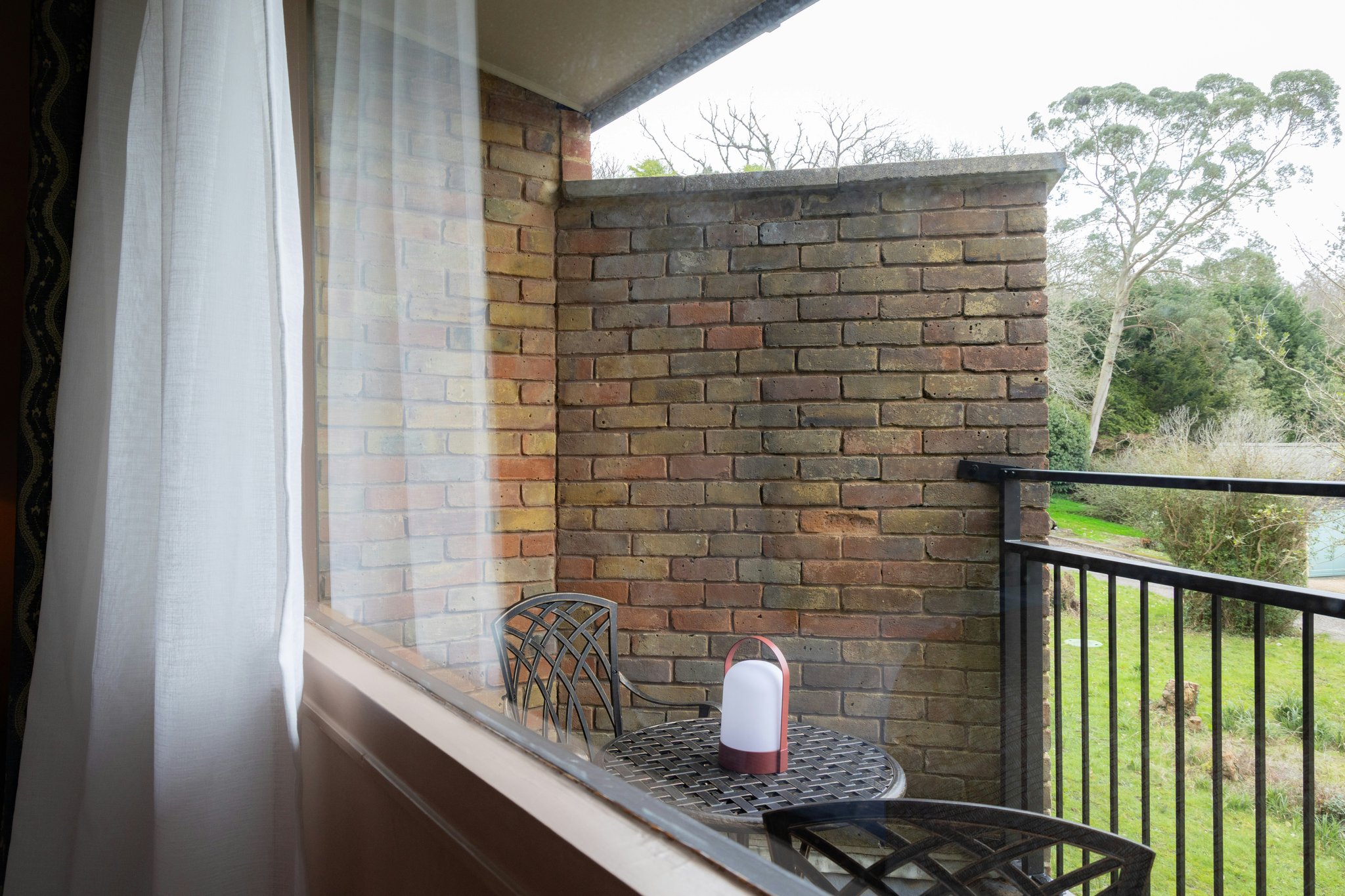 oGW73f0cEGjMsqja8xZQ_Balcony_(1)_S