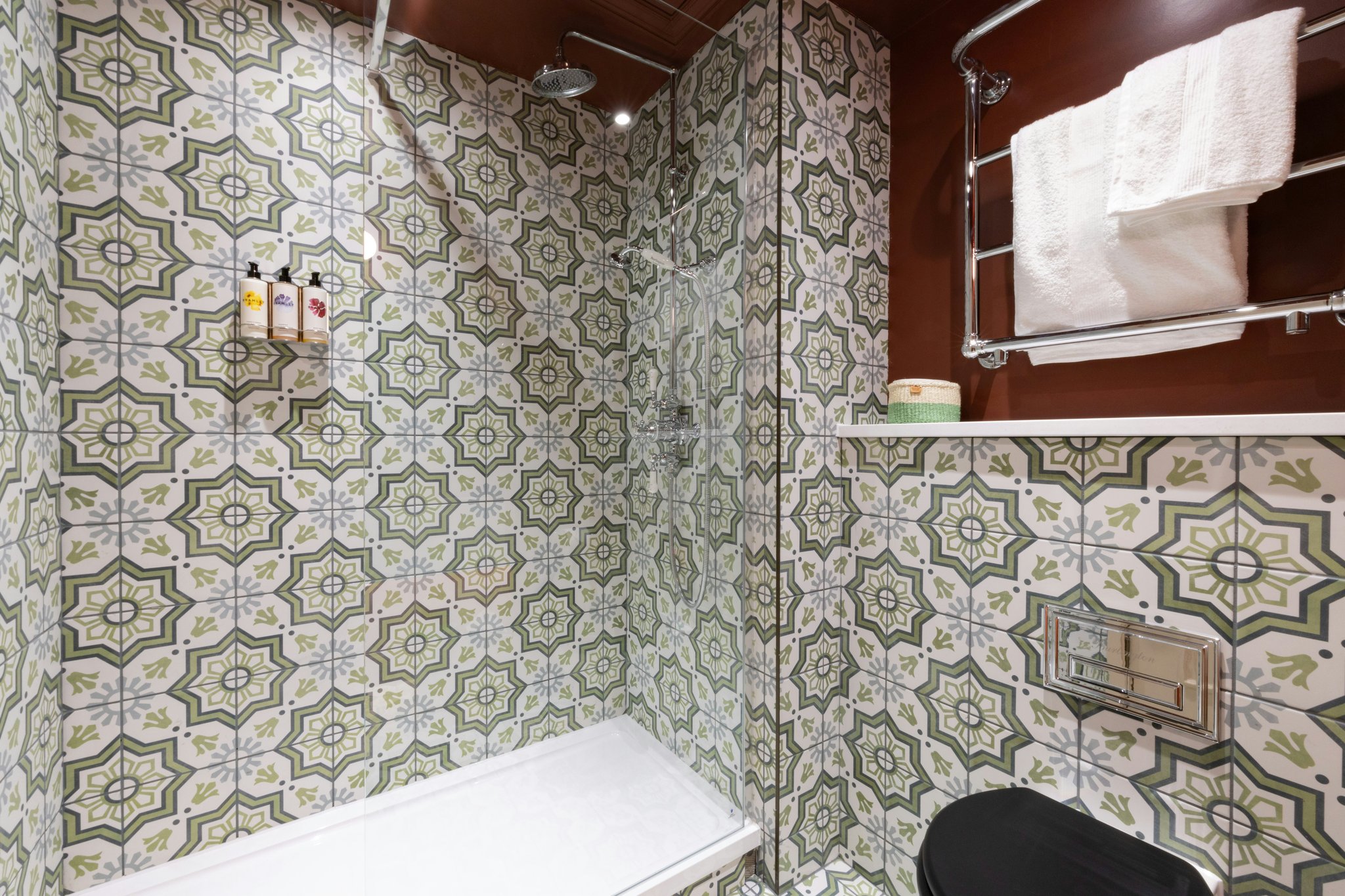5KSQMlstT06SpBn0SSEpA_Fancy_Bathroom_(3)_S