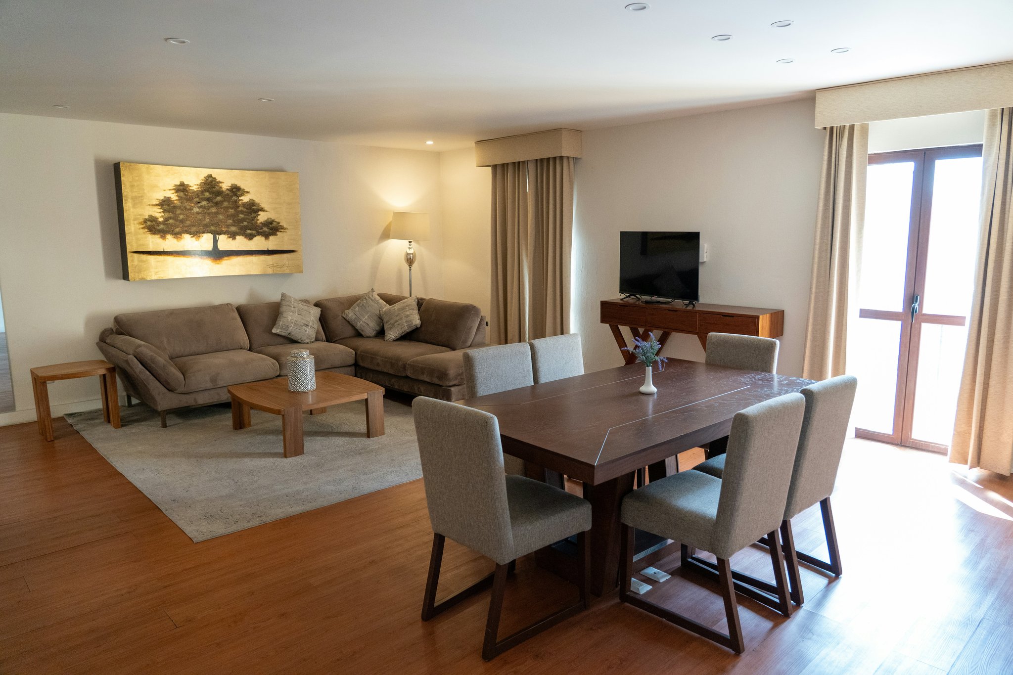 WwGrNoqt7EKB4I1beB8vw_LIVING_AND_DINING_ROOM_S