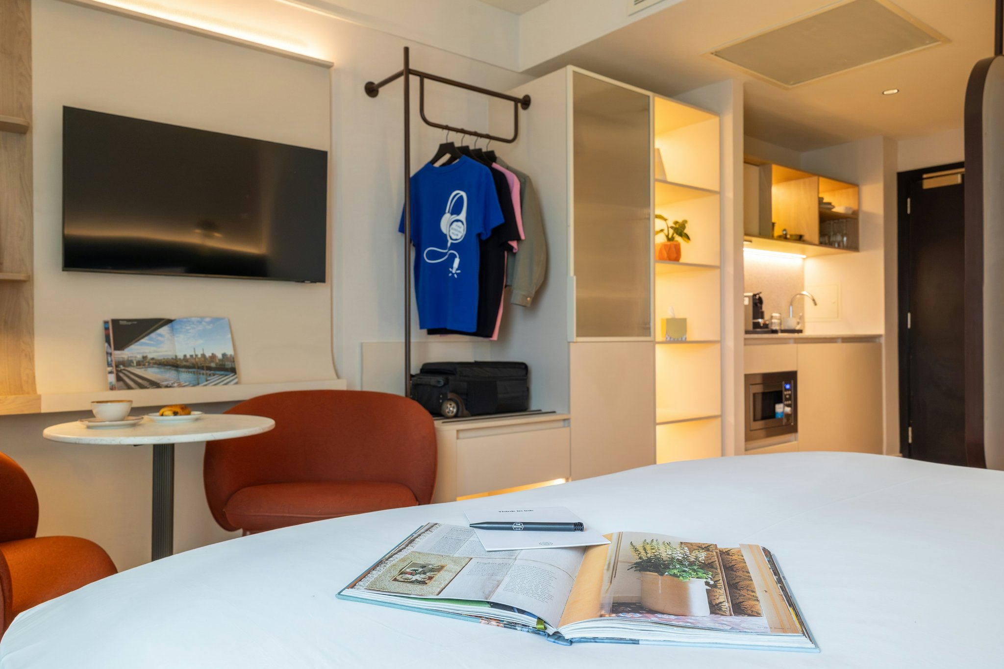 yWVlTFSn9UqU6Qrxr3BdOQ_Signature_Studio_Room_Decor_S