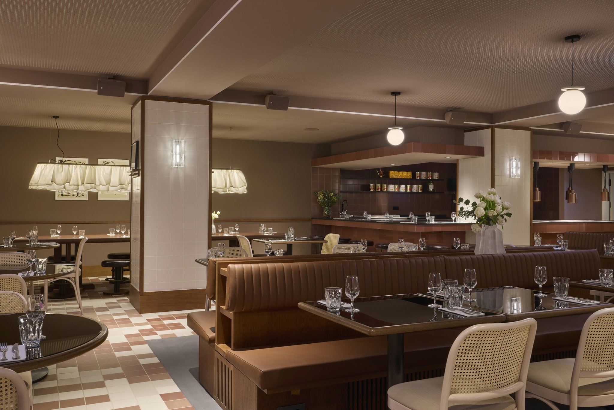 FH9KWPFj0mP9Mg5Vqrcg_Restaurant-11_S