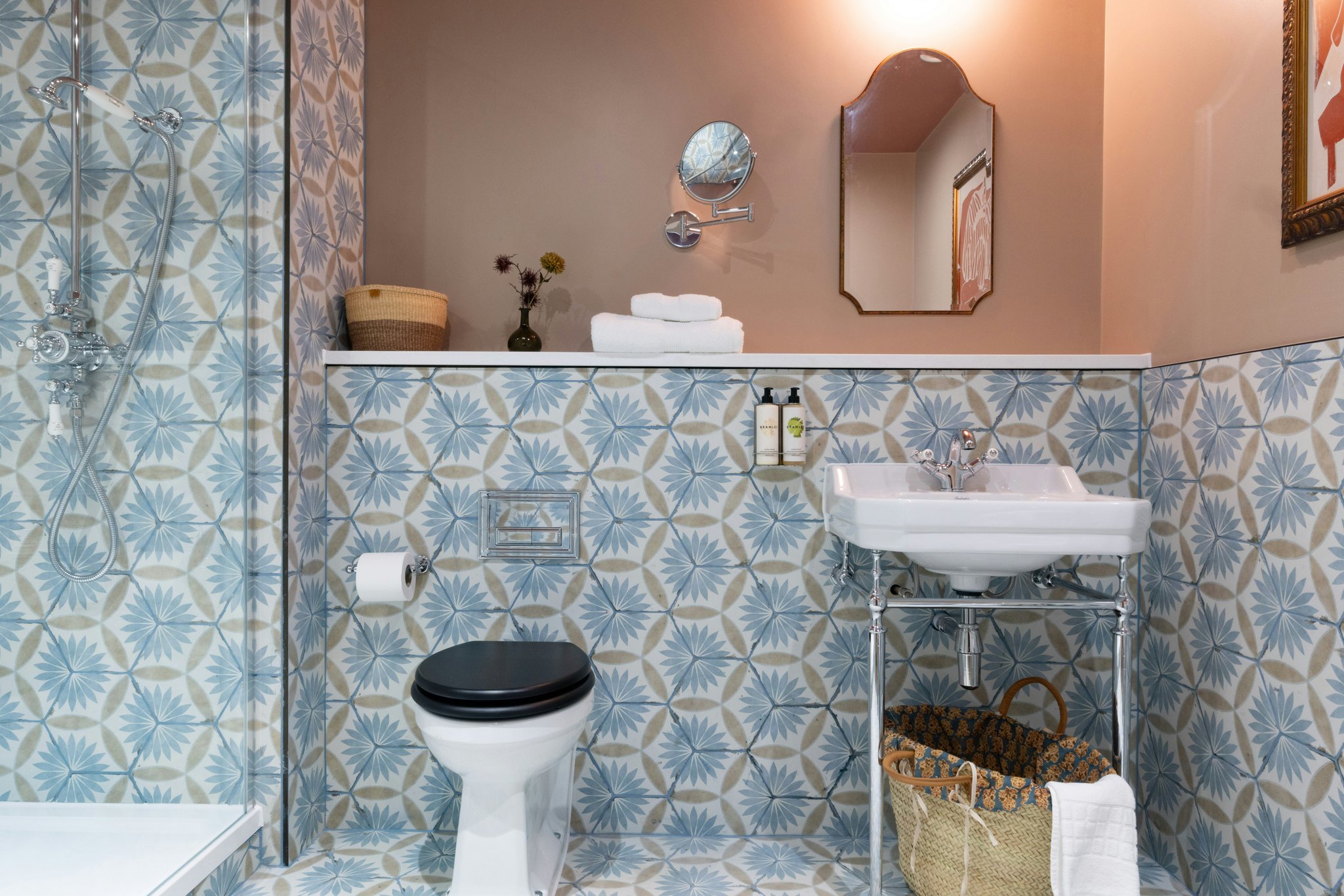K4sCrlA1kEywxnd3BjkClA_Luxe_Bathroom_(4)_S