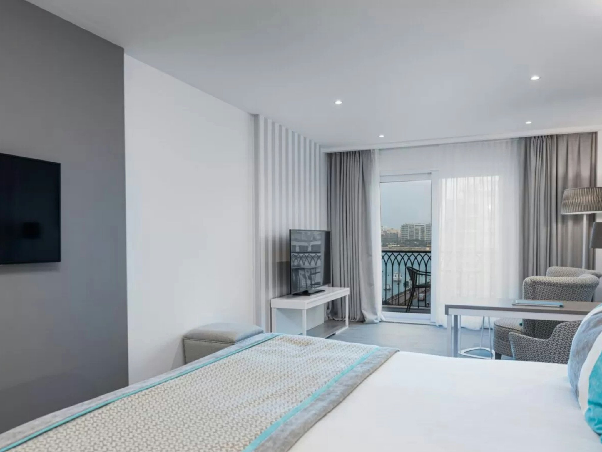 7L2NKaFI8kqrIEVY9Q7Dw_Juliani_Suites_Sea_View_(4)_S