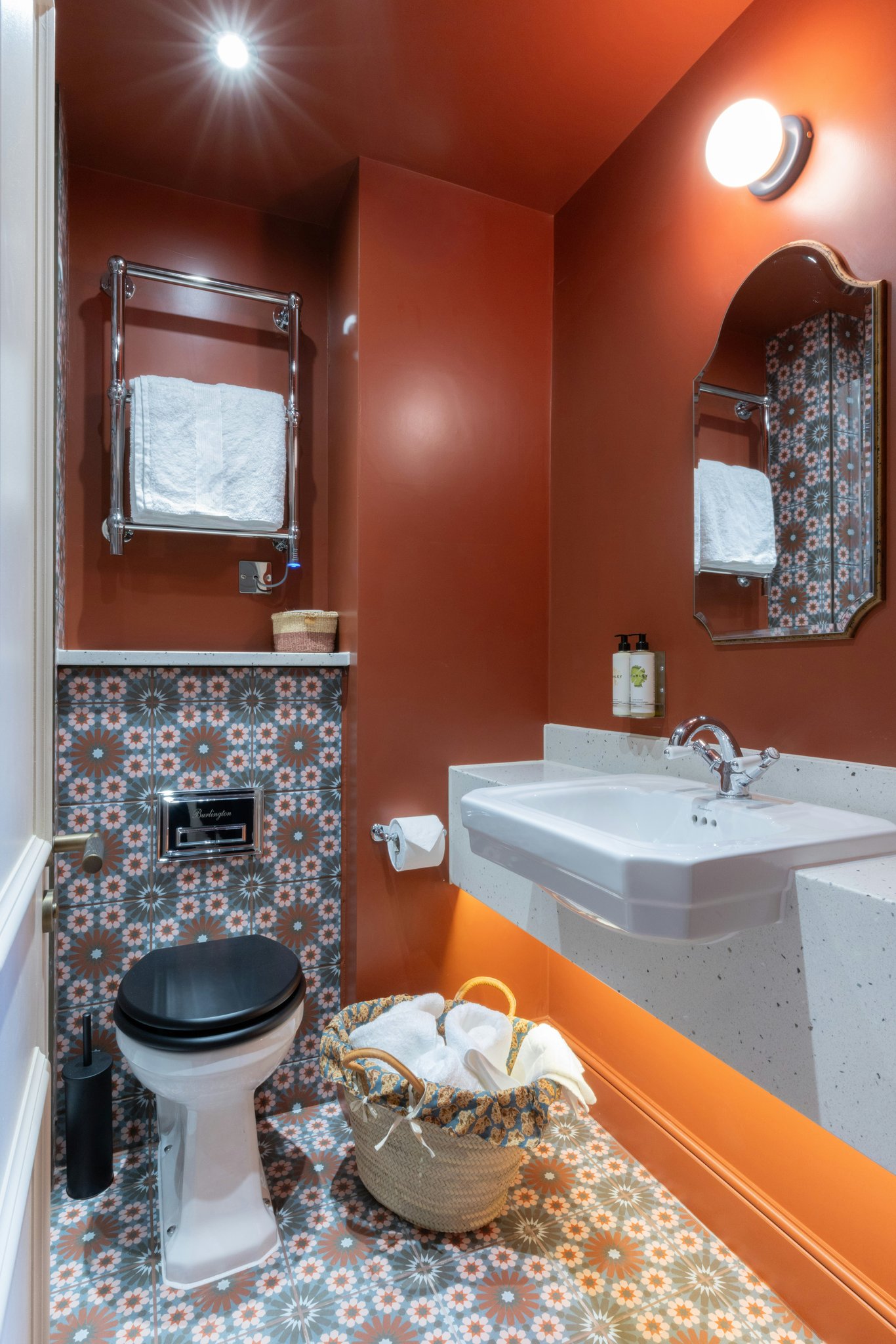 8hCjs1nPdUS4A059HvC6IA_Fancy_Bathroom_(1)_S