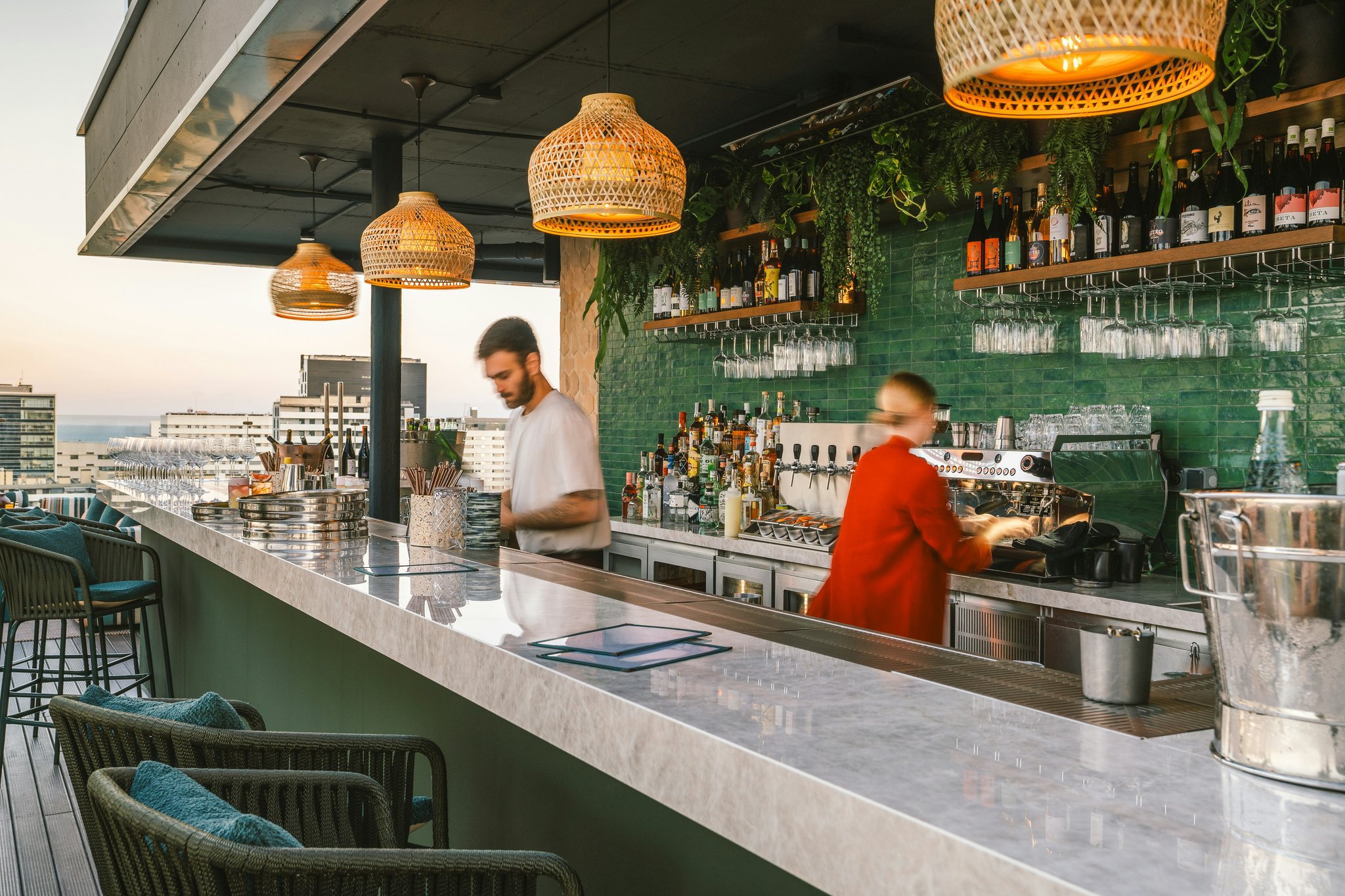 axng9TDrjkmvsGbCGmxRLg_SiSi_Rooftop_Resautant_Bar_Barcelo_S