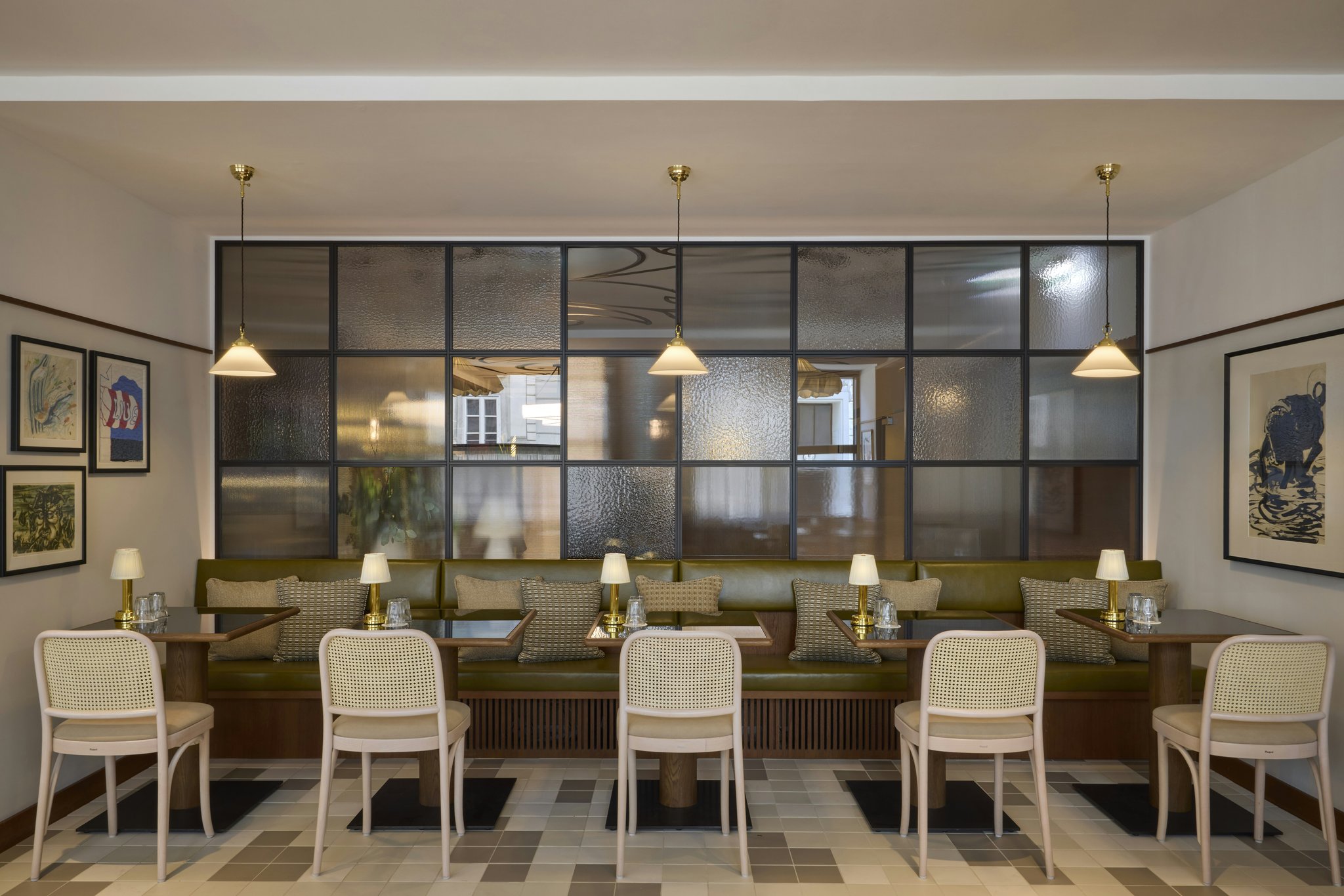BWg6zMxBqUqyYhyupo8Q_Restaurant-07_S