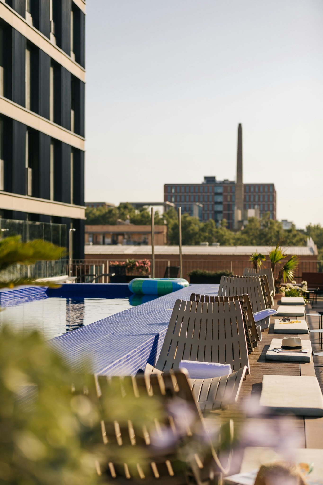 ToQWvYkI7U2wLJJUVY3PQ_The_Social_Hub_Barcelona_Pool_View_S
