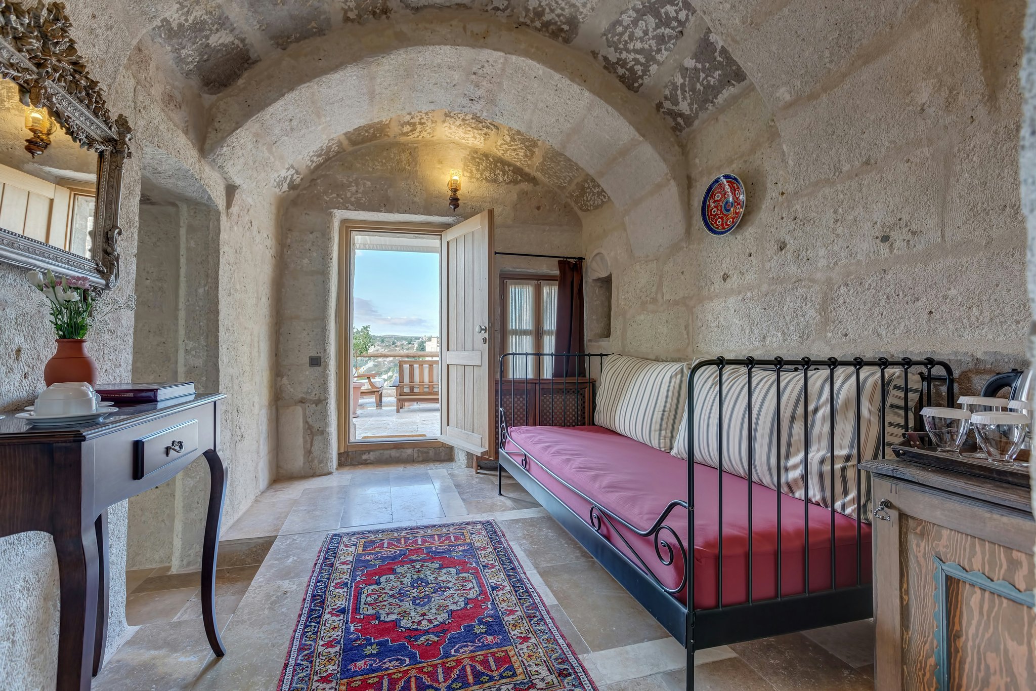 3Zb46h6B306WK6UhFb4cKA_Suite_with_Terrace_and_Fireplace-2_S