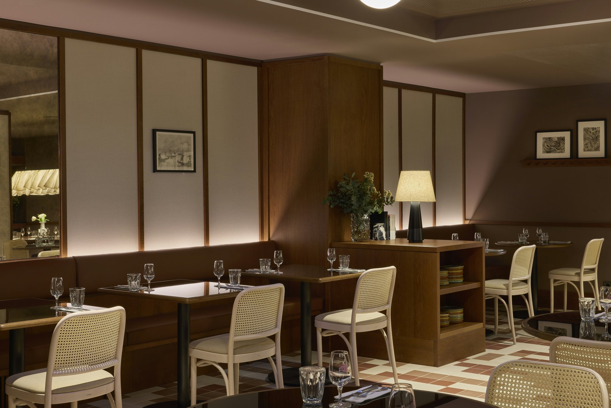 1ThkMrogEUeqWmZho7BLmg_Restaurant-08_S