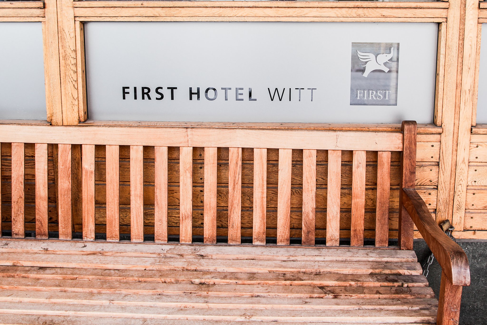 4446_wooden-sofa-first-hotel-witt-kalma_S