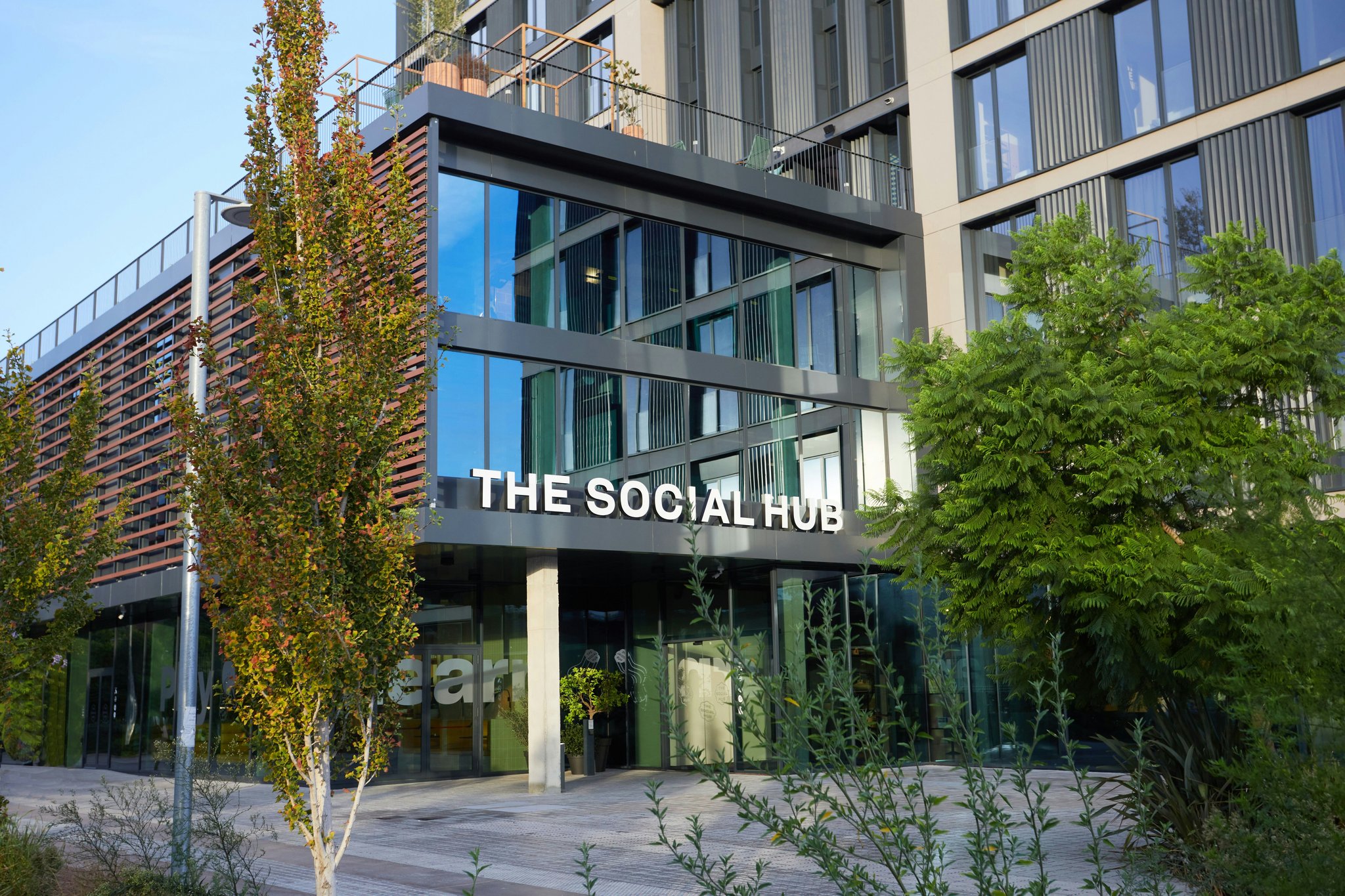 hF8HZaVkzk2Sib8RoWdUjw_The_Social_Hub_Barcelona_Exterior__S