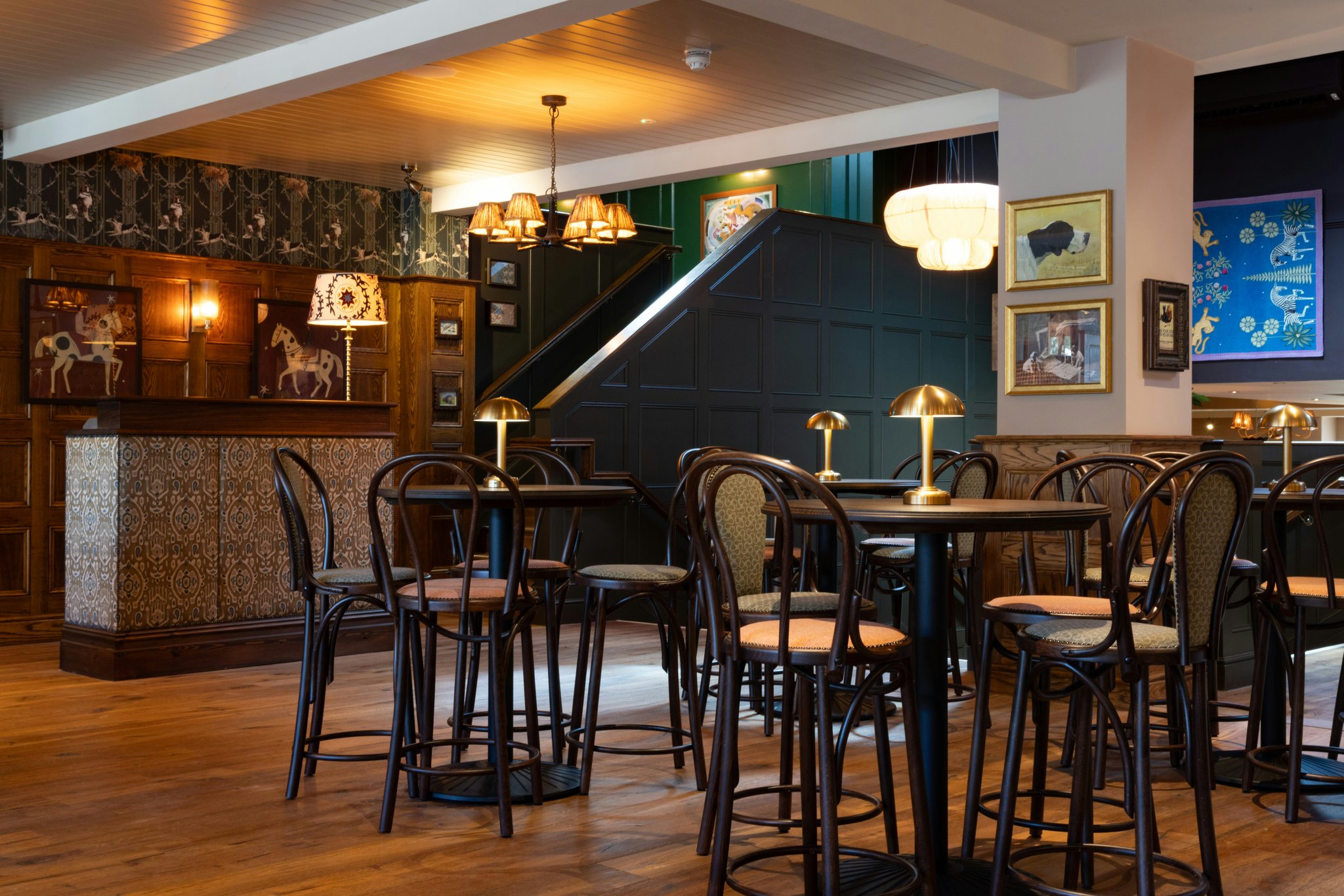 HxmsTLuGnEWI7nlyuUasvA_Bar_-_Resturant_(5)_S