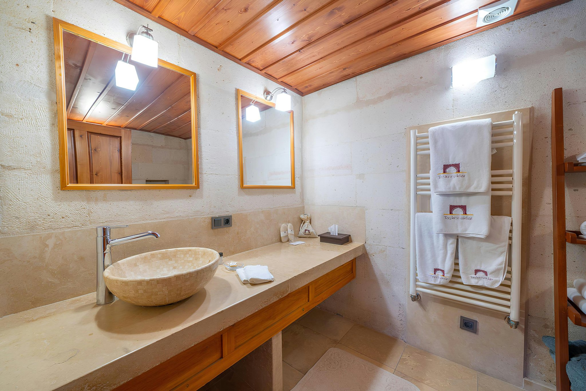 lwzzSndK0mz1kSTU9jyA_Deluxe_Room_with_Outdoor_Hot_Tub_and_S