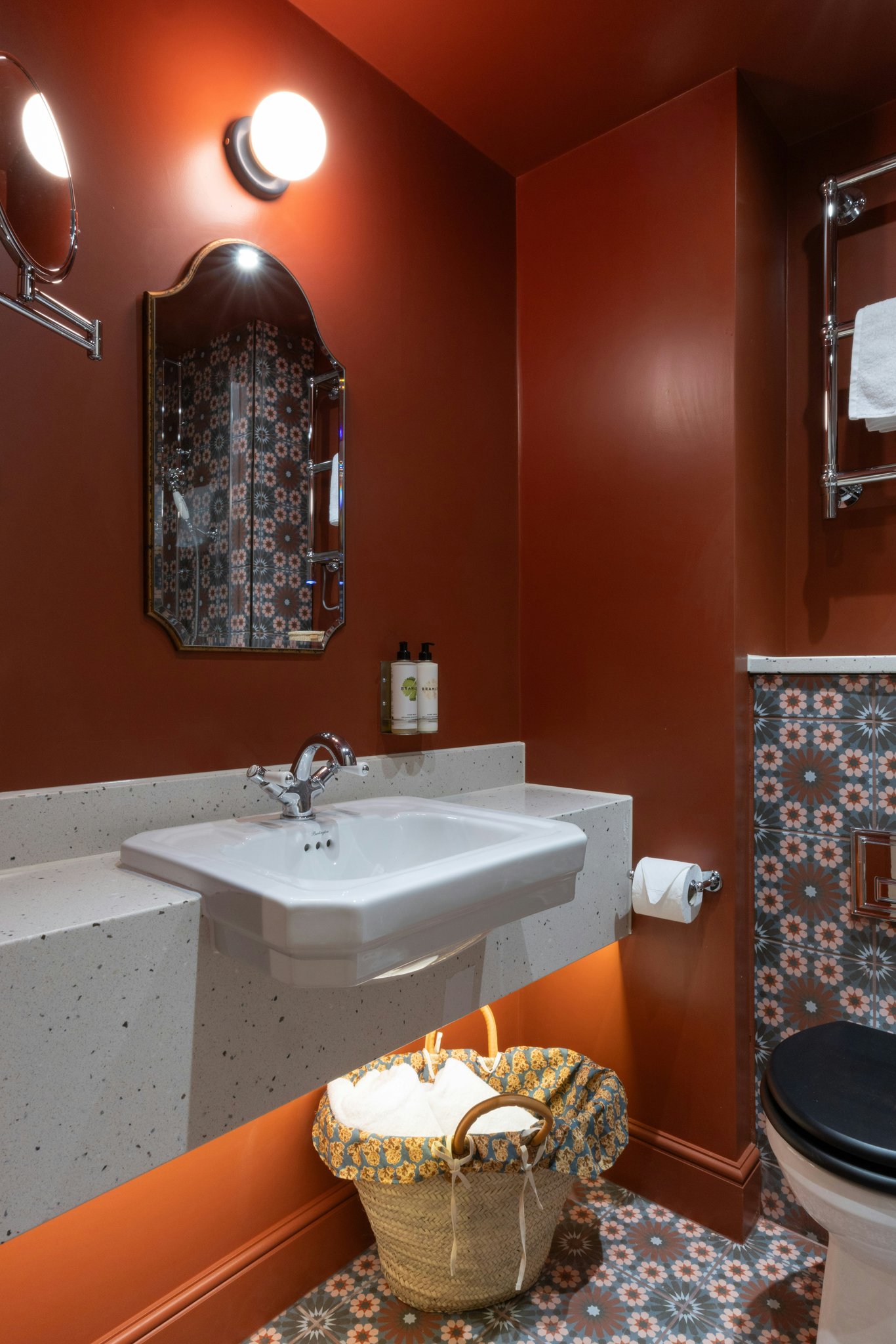 kWVA028C0yDj2xYkSImrQ_Fancy_Bathroom_(2)_S