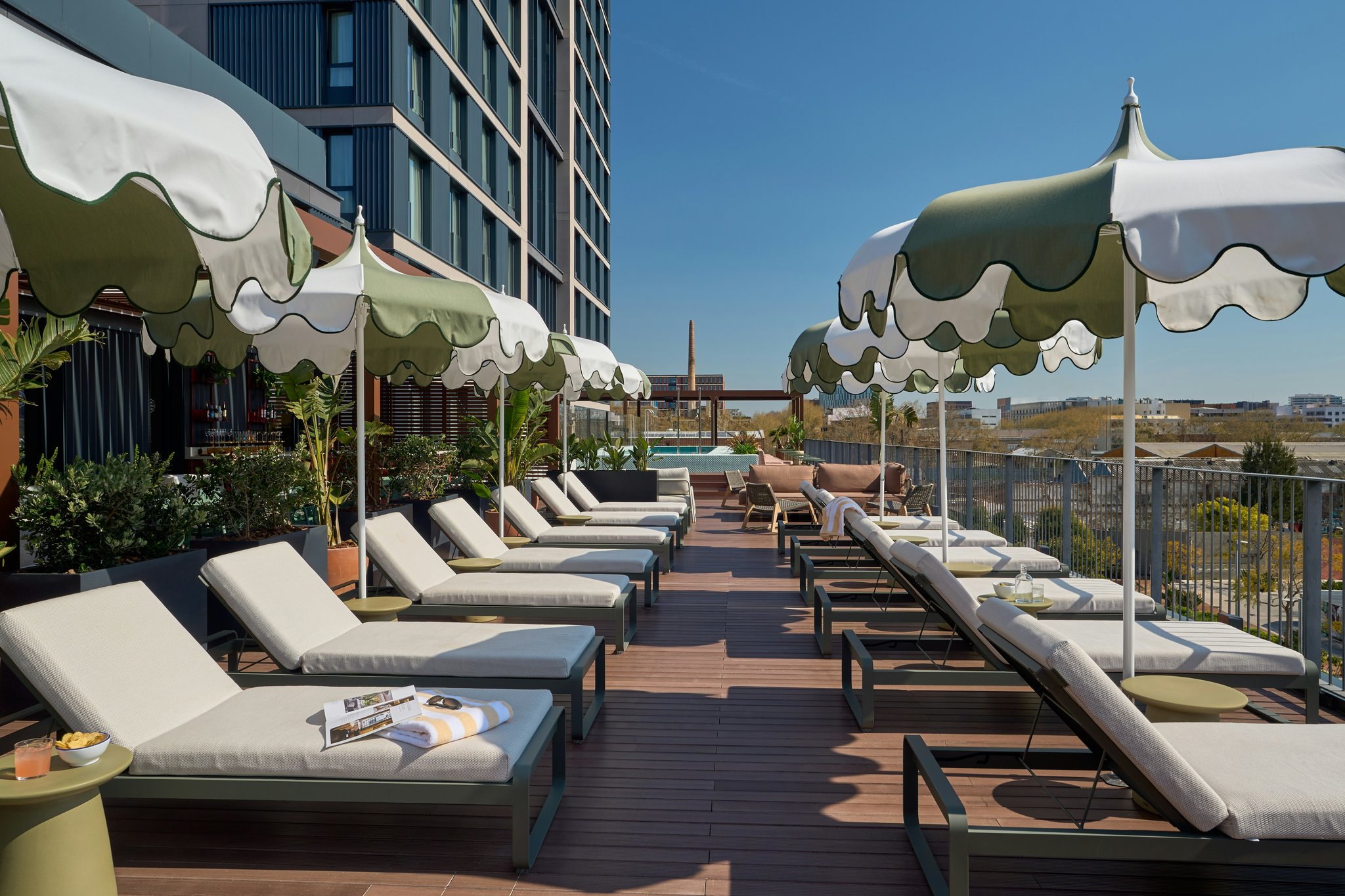 OBIveR61pU8Cpp3o4i7Eg_Barcelona_Interior_Terrace_3rd-floo_S