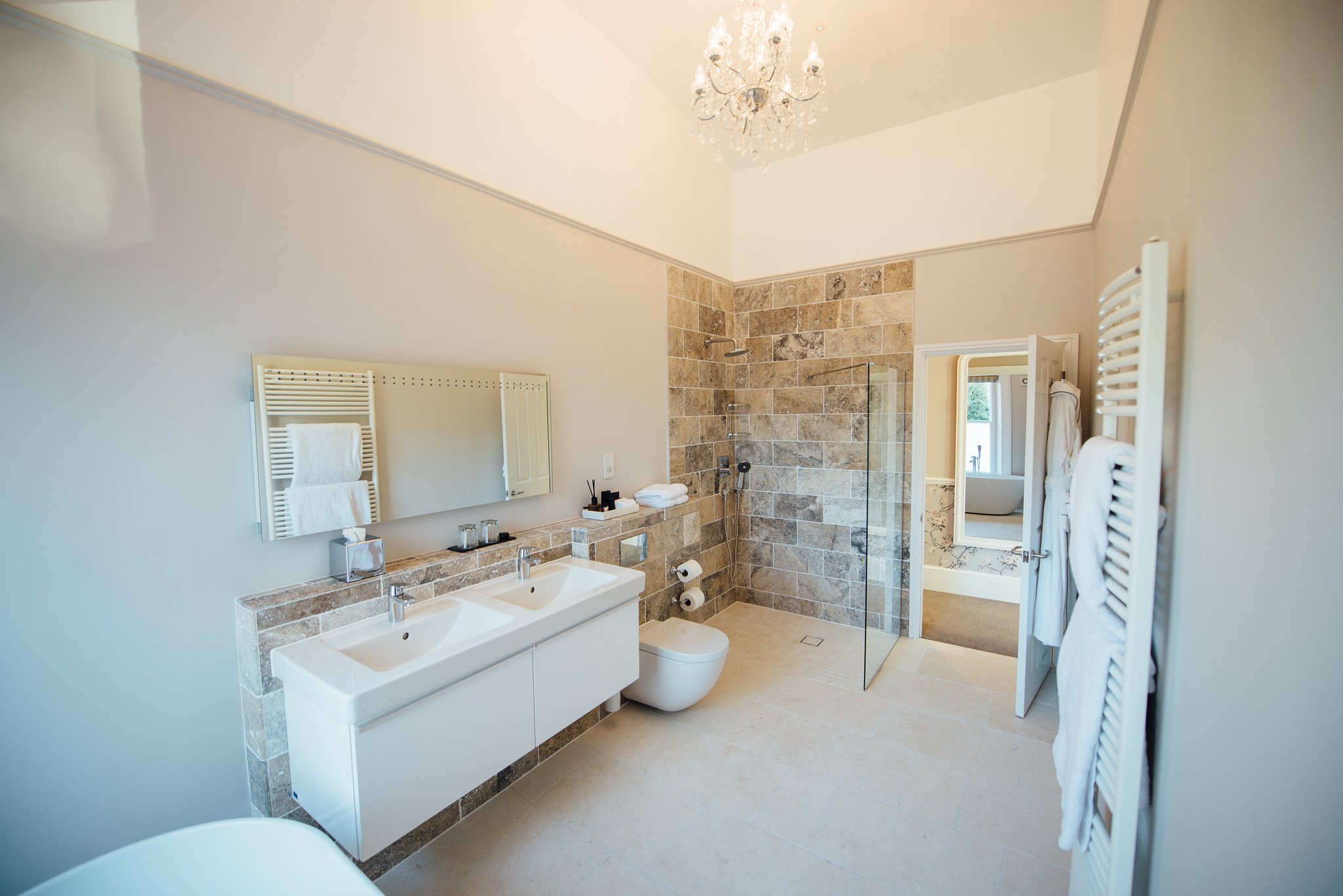 Deluxe_Double_Bathroom4_S