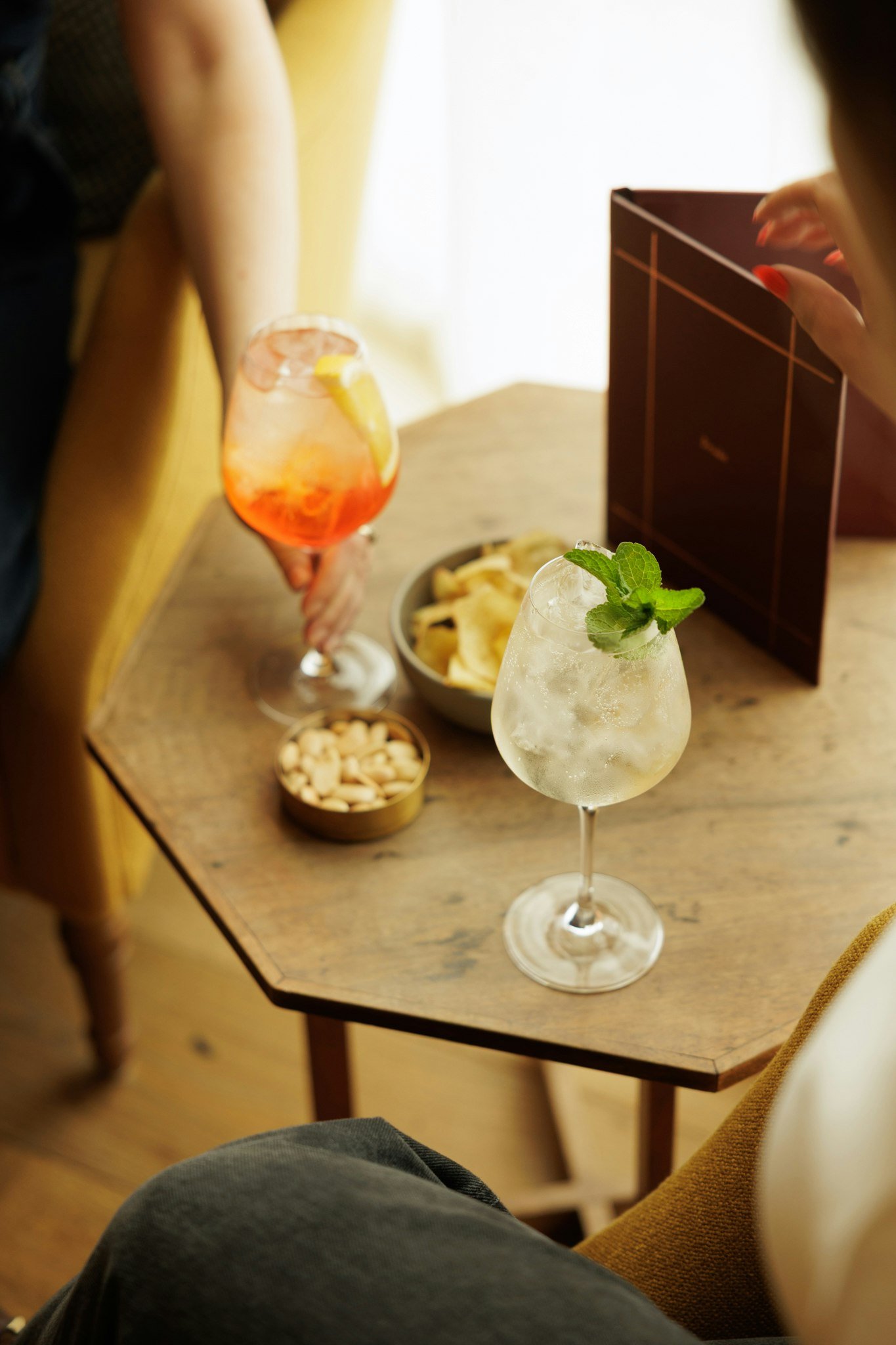 nKpM5MNvLU6nS5xQJAdp7w_Oscars_Lounge_Cocktails_0388_S