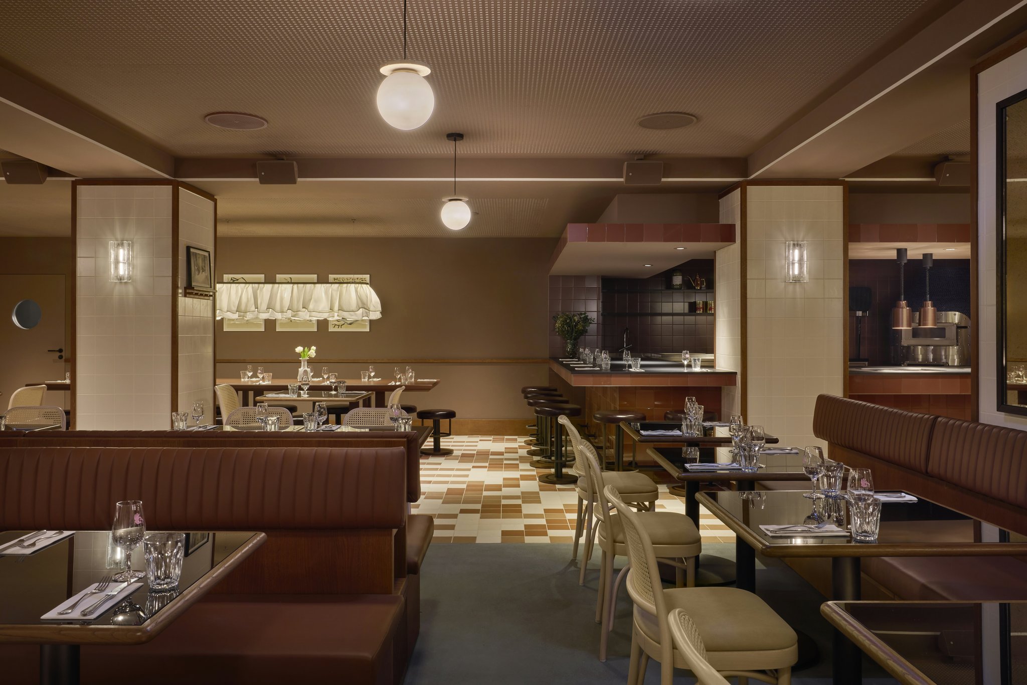 JPlKKjlhaUO56ZAaE5q1w_Restaurant-12_S