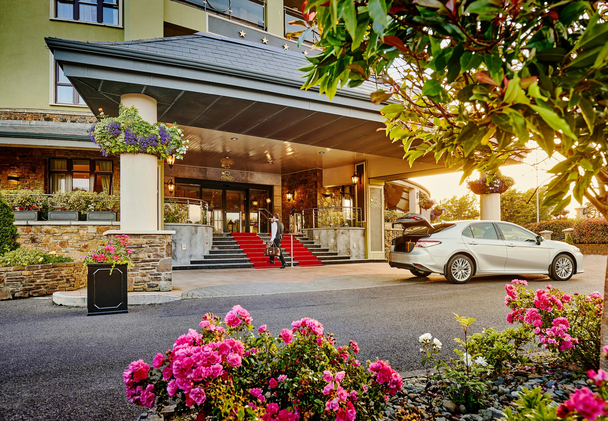 Irw1KoQqkaLbKR0SohA_Hotel_Exterior_-_1_S