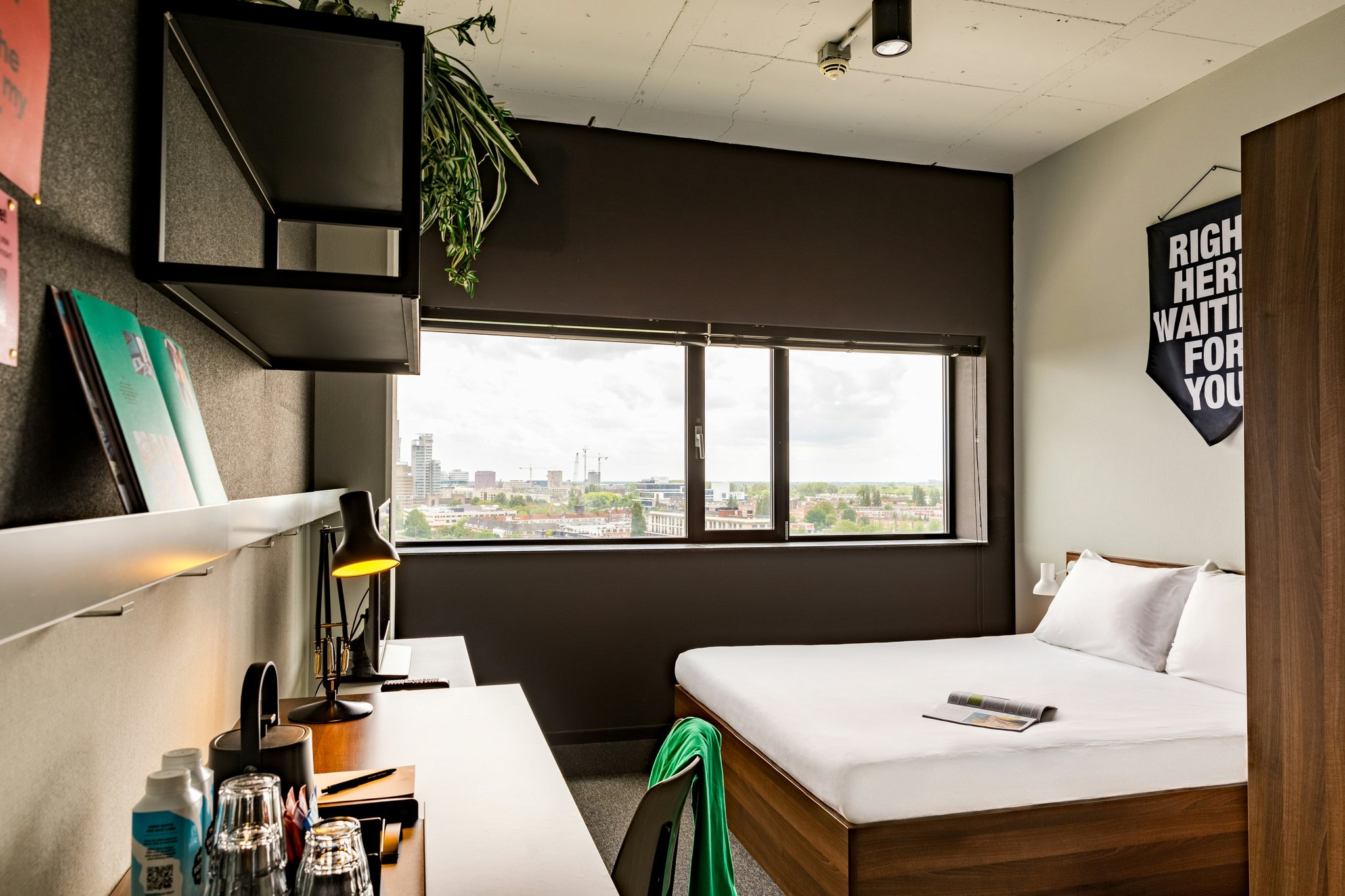 kd5efRxiECArdvKmhQTzg_Executive_Queen_Room_S
