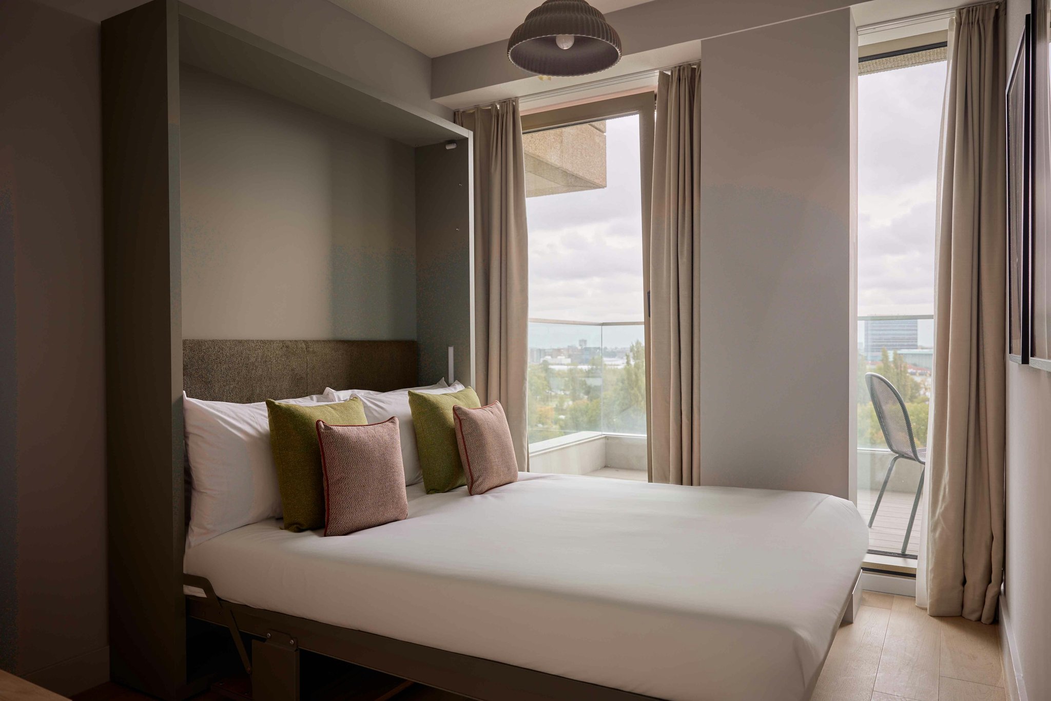 RkXqzupAyUa4RD7KyoGLuw_2_Bedroom_Apt_Sleeps_4_-_King_Bed_S