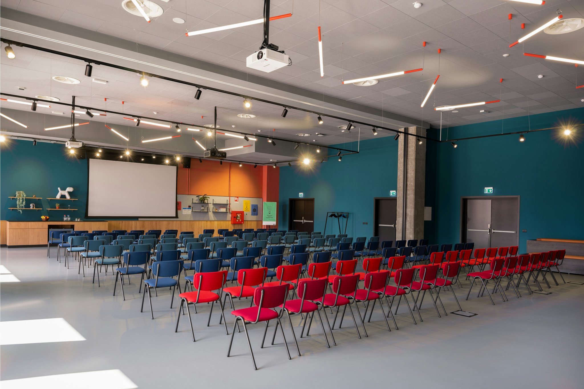 JpQiCQkEsEGmWUPjZbnUg_Belfiore_Interior_Coworking_theater_S
