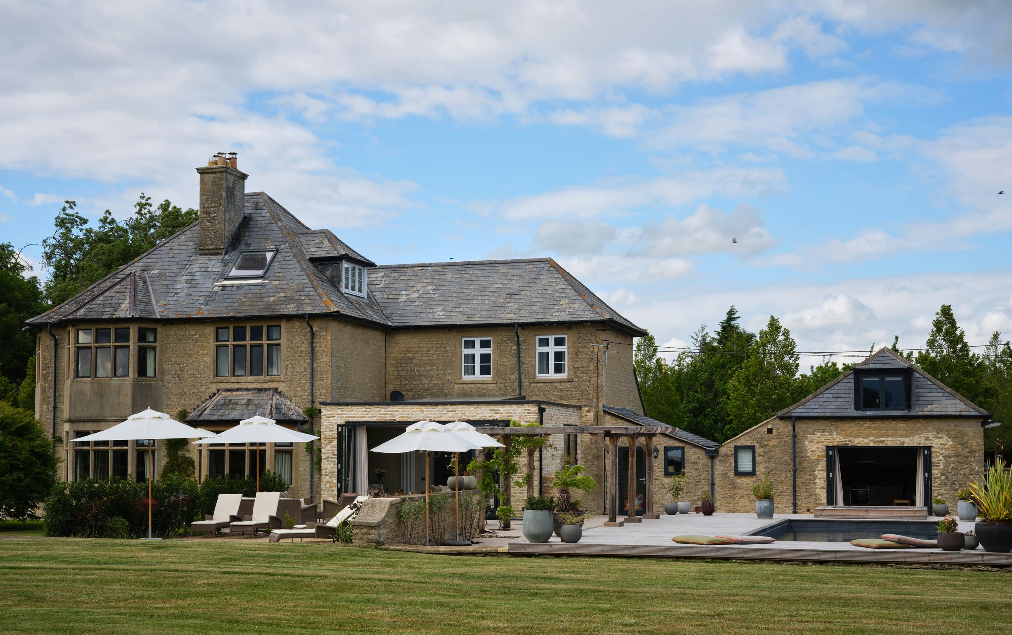 euTvDnCcJkhhNHzog77oQ_22_July_Lakes_Manor_House_HR__S