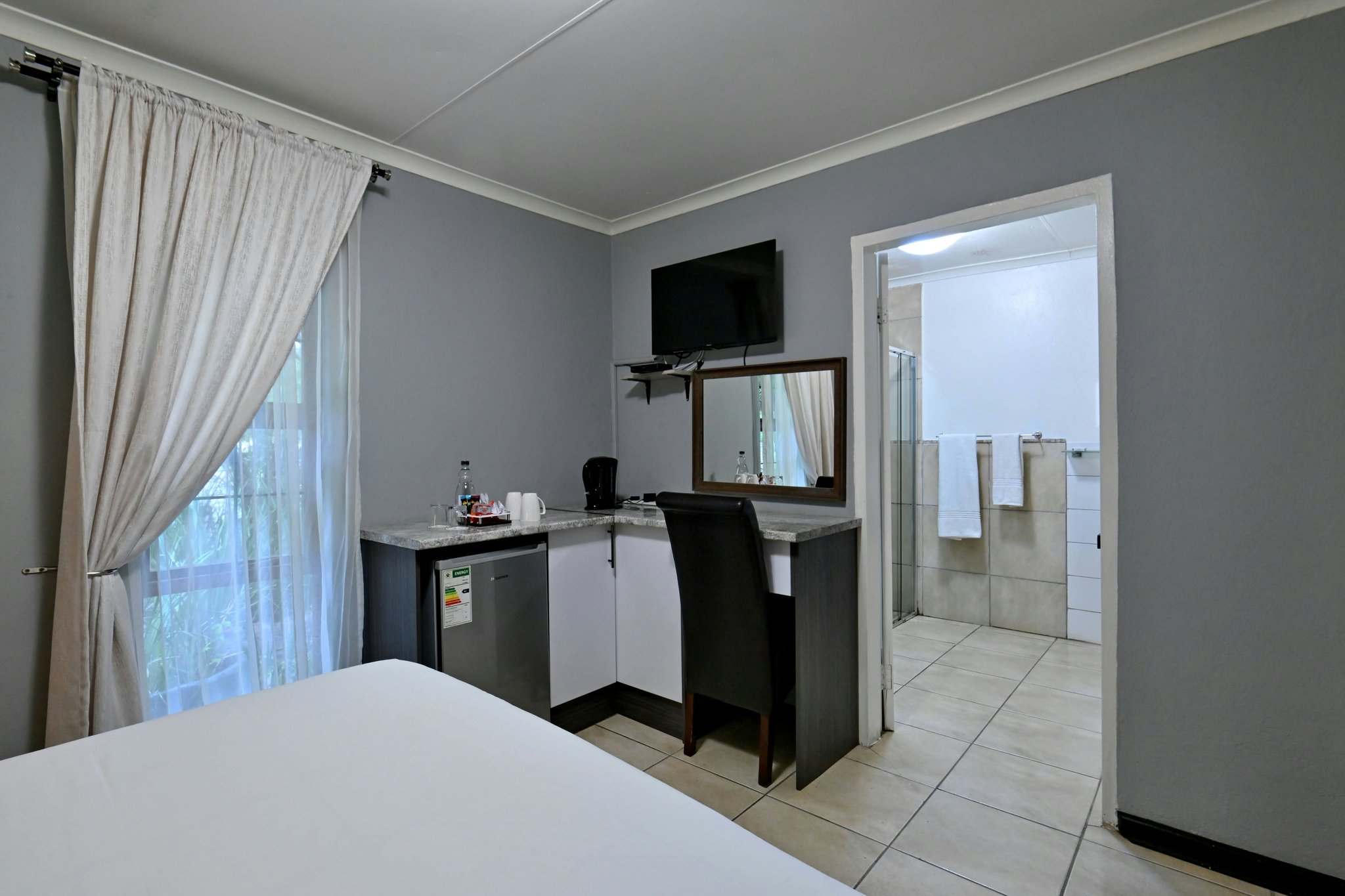 GnmC3etC5USj4daUOVOYvA_Standard_Room-02_S
