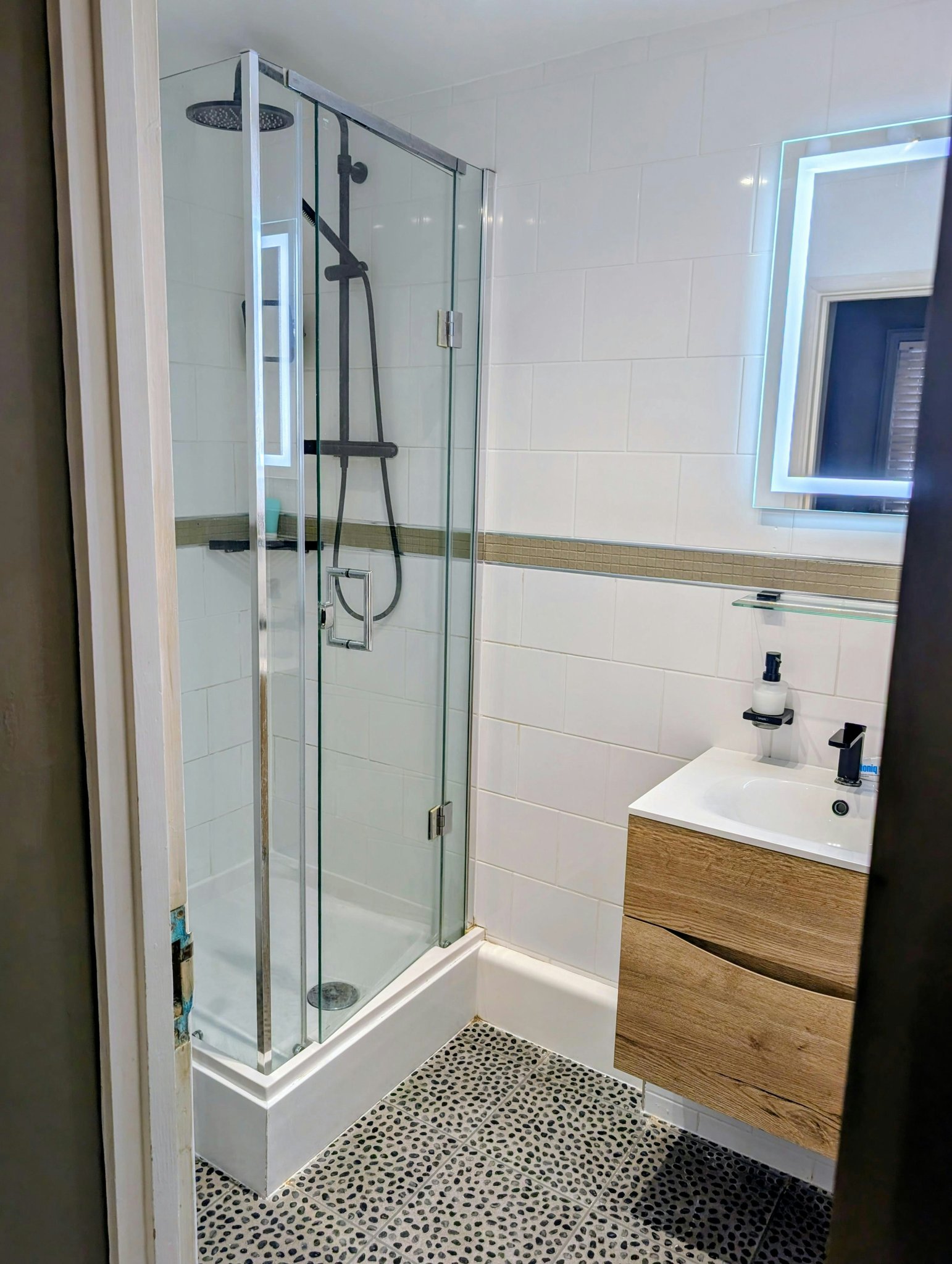 URdkS1QDTkid1LwxJLwxrw_Budget_Single-_Bathroom_S