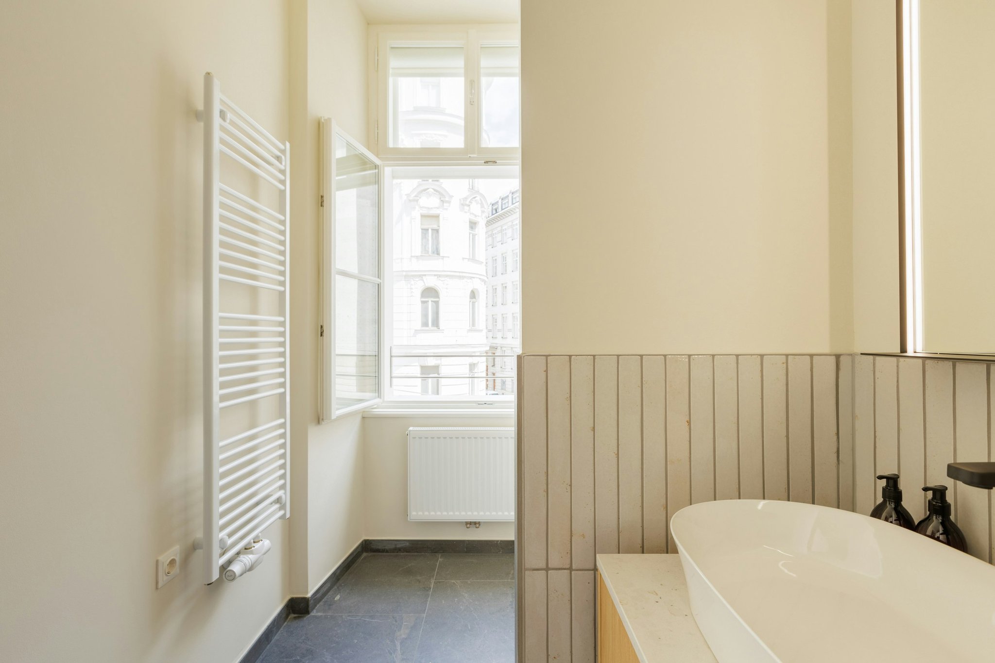 rvX8ePWejkCYbCqjrMFYnQ_Wilde_Vienna_Bathrooms-_S