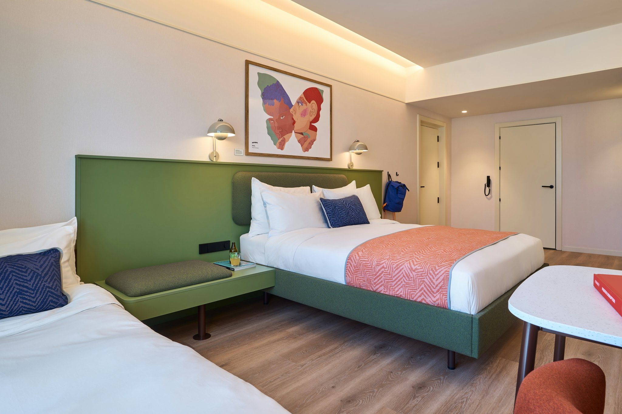 A88YzNd6ZkSDT4tkBGv3Aw_Barcelona_Interior_Brand-Layer-Sig_S