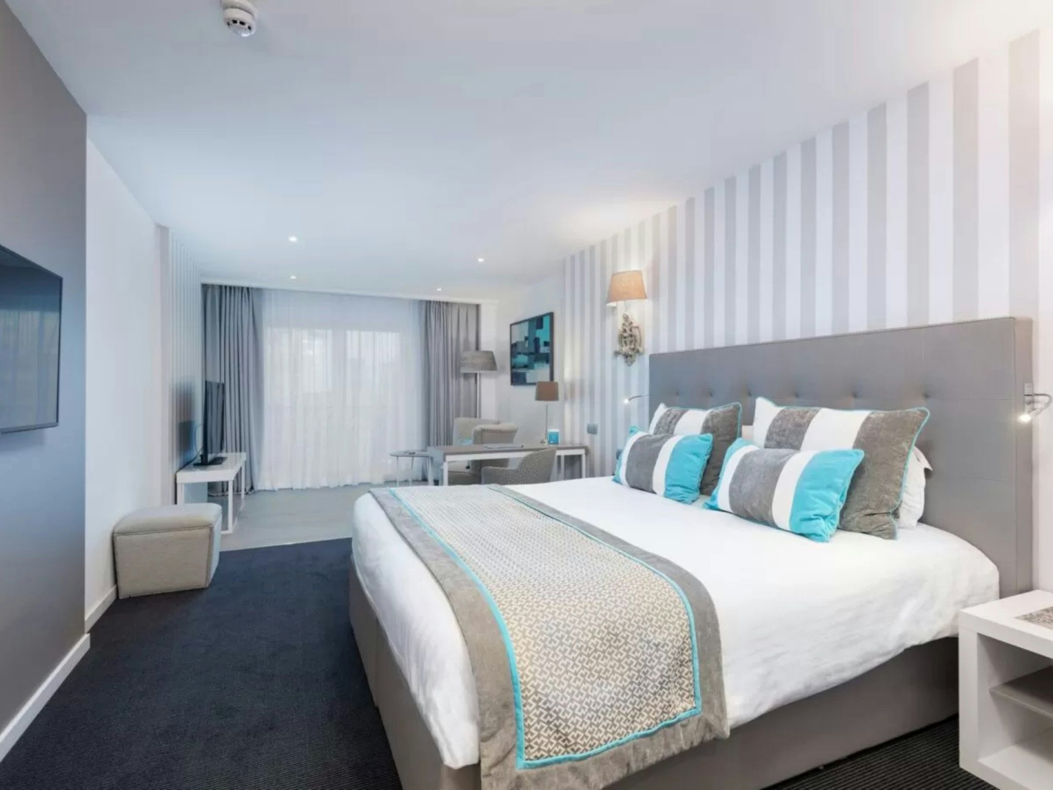 u5Evs02eHkCk6kEFDIHbA_Juliani_Suites_Sea_View_(2)_S