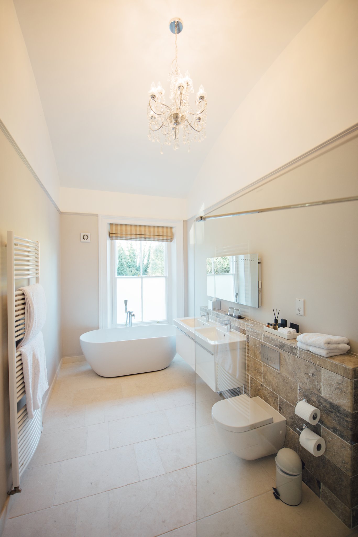 Deluxe_Double_Bathroom2_S