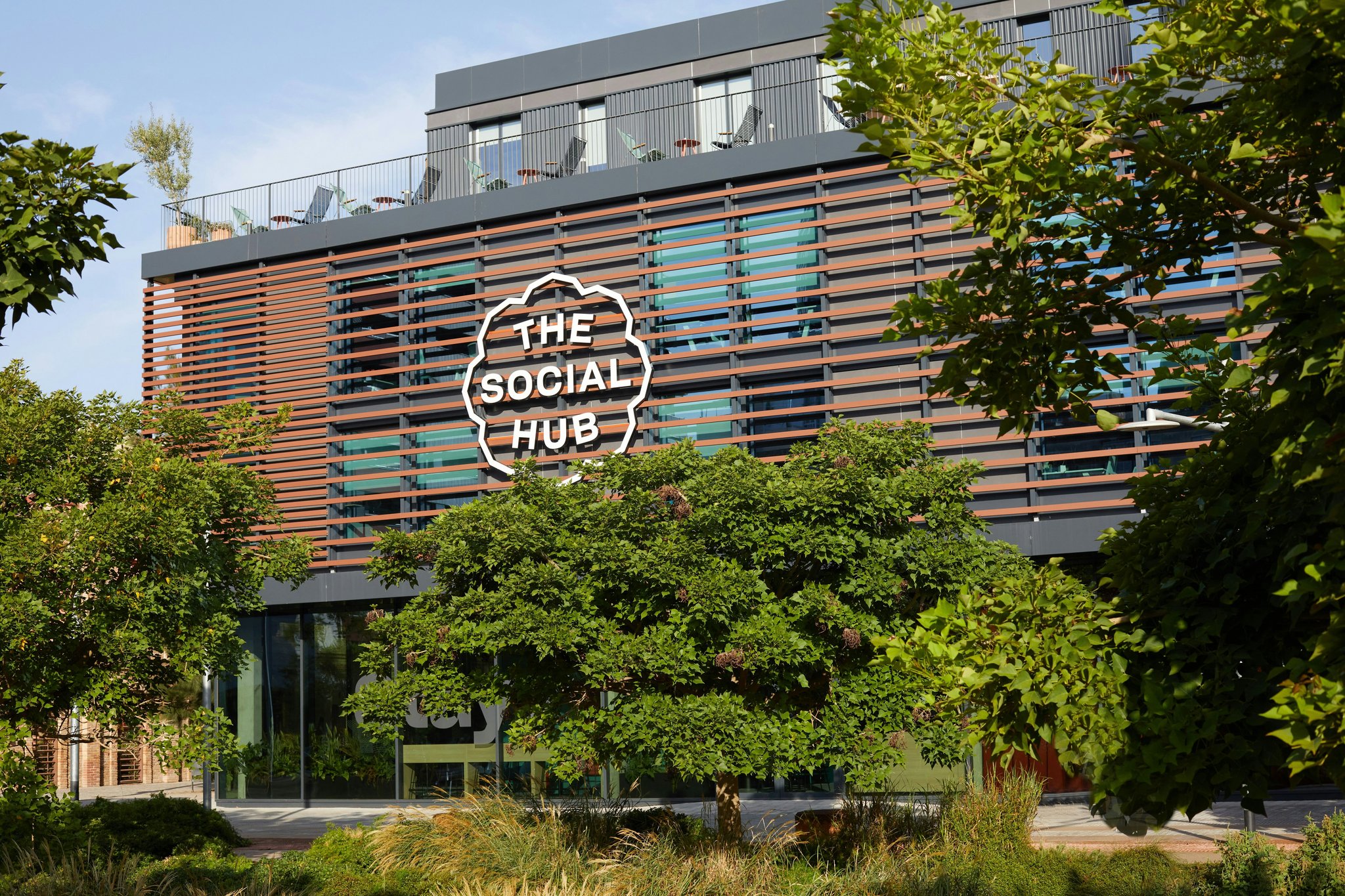 sxU5UZ4p406RE8uuS5bMw_The_Social_Hub_Barcelona_Exterior_S