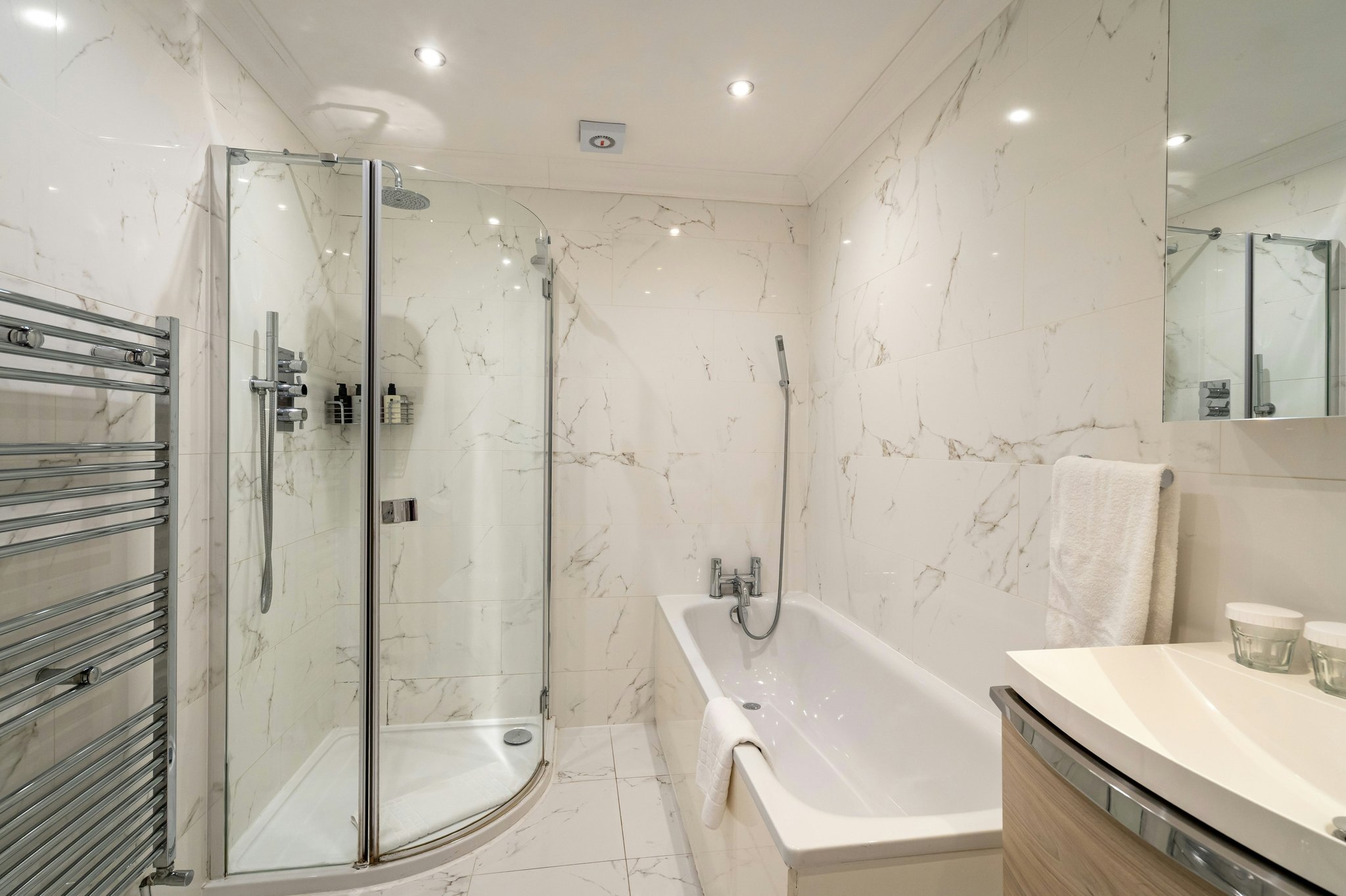 lyBNnY19RkW5HFWcyMU0kQ_Bathroom_2_(HD)_S
