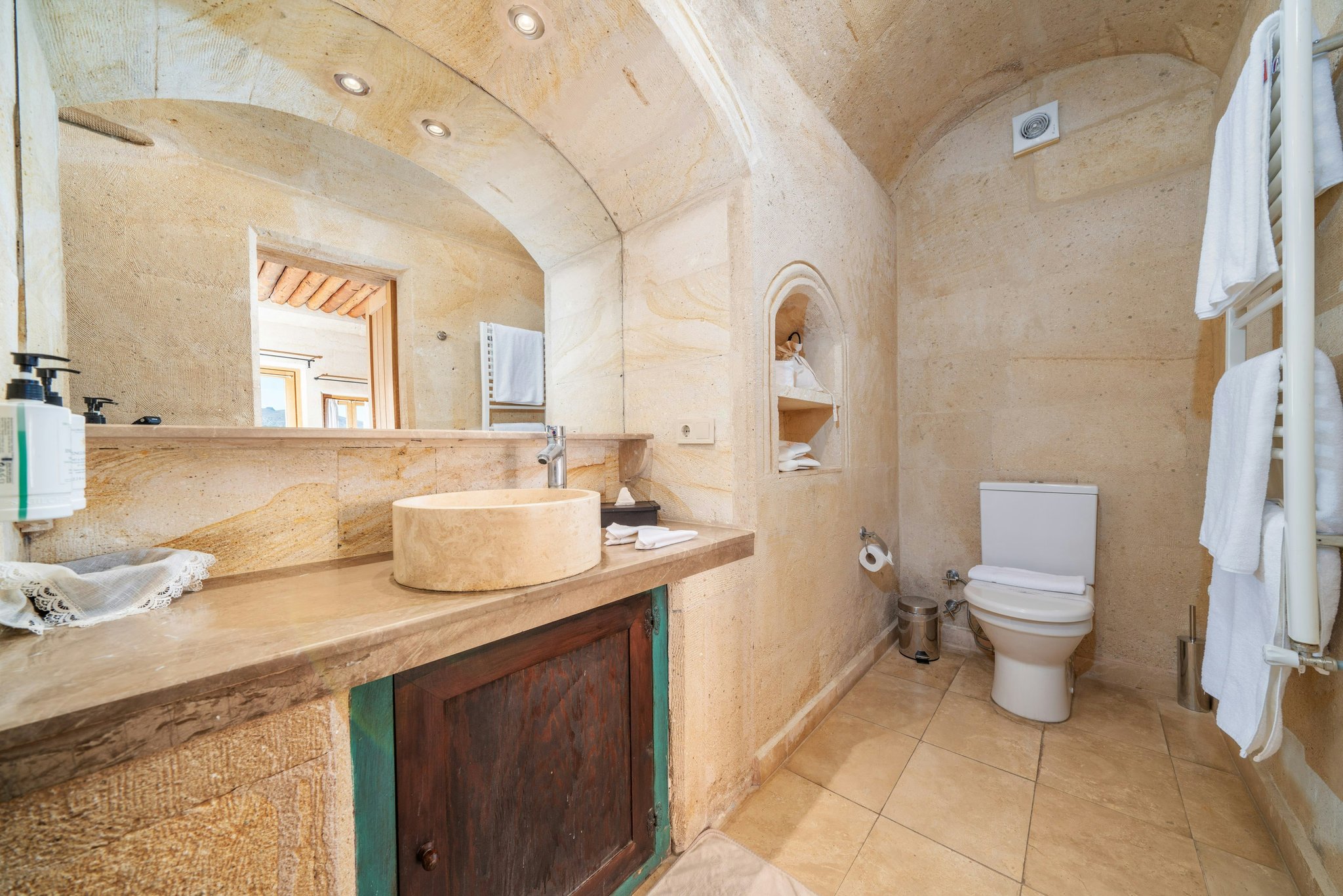 r6ktDKLJGEWEiYJlrRRQw_Deluxe_Room_with_balcony7_S