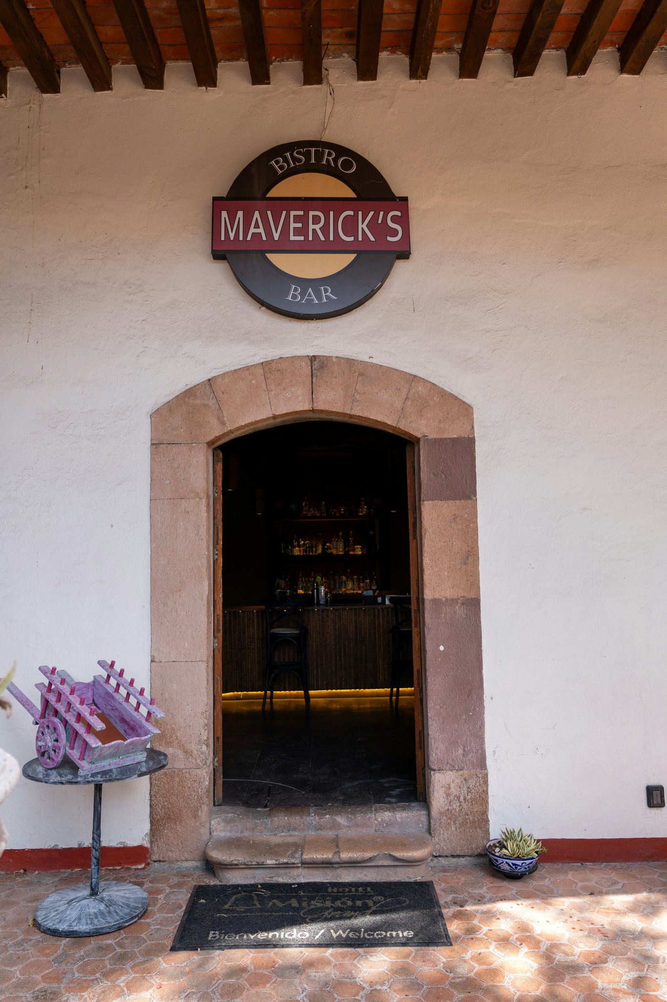 HOmcMJ5ilkKsXH2FFKVWw_Mavericks_Bar_S