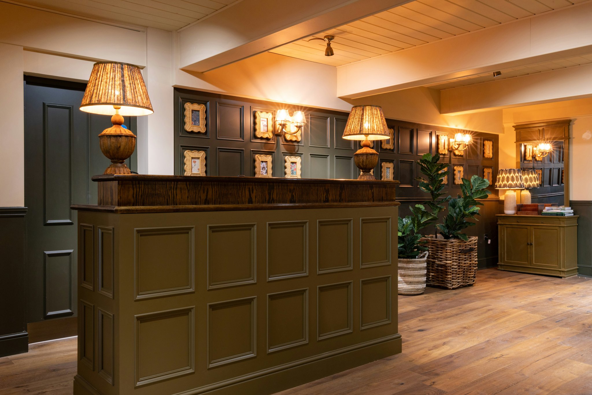 YNBkJz9p3Uuj311KPvFvQ_Bar_-_Resturant_(4)_S
