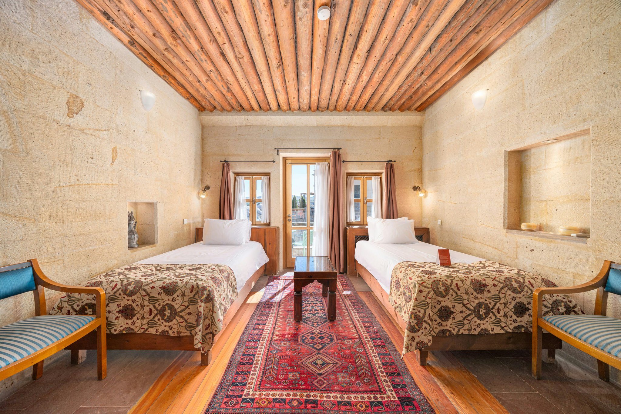 Pw9W5sbzY0iE2EEXZWCTZA_Deluxe_Room_with_balcony_5_S
