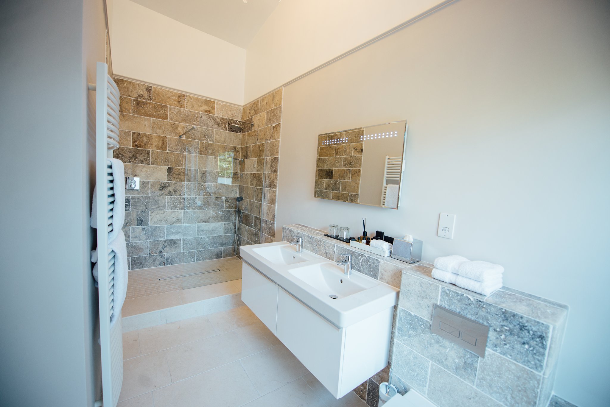 Superior_Double_Bathroom_S