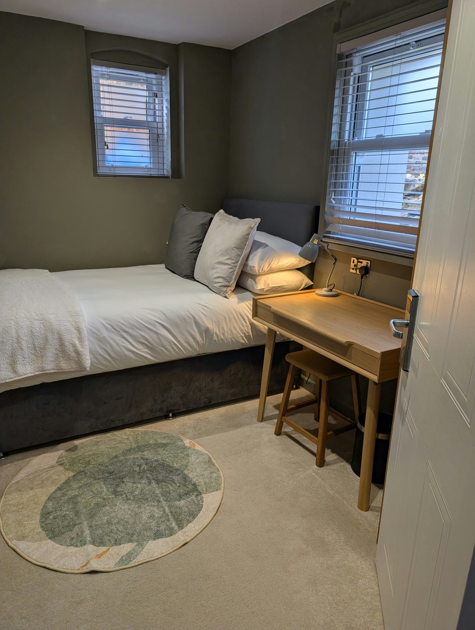 PtEjaAbZQUaIEZnmnkNJNA_Budget_Single_-_Bedroom_View_S