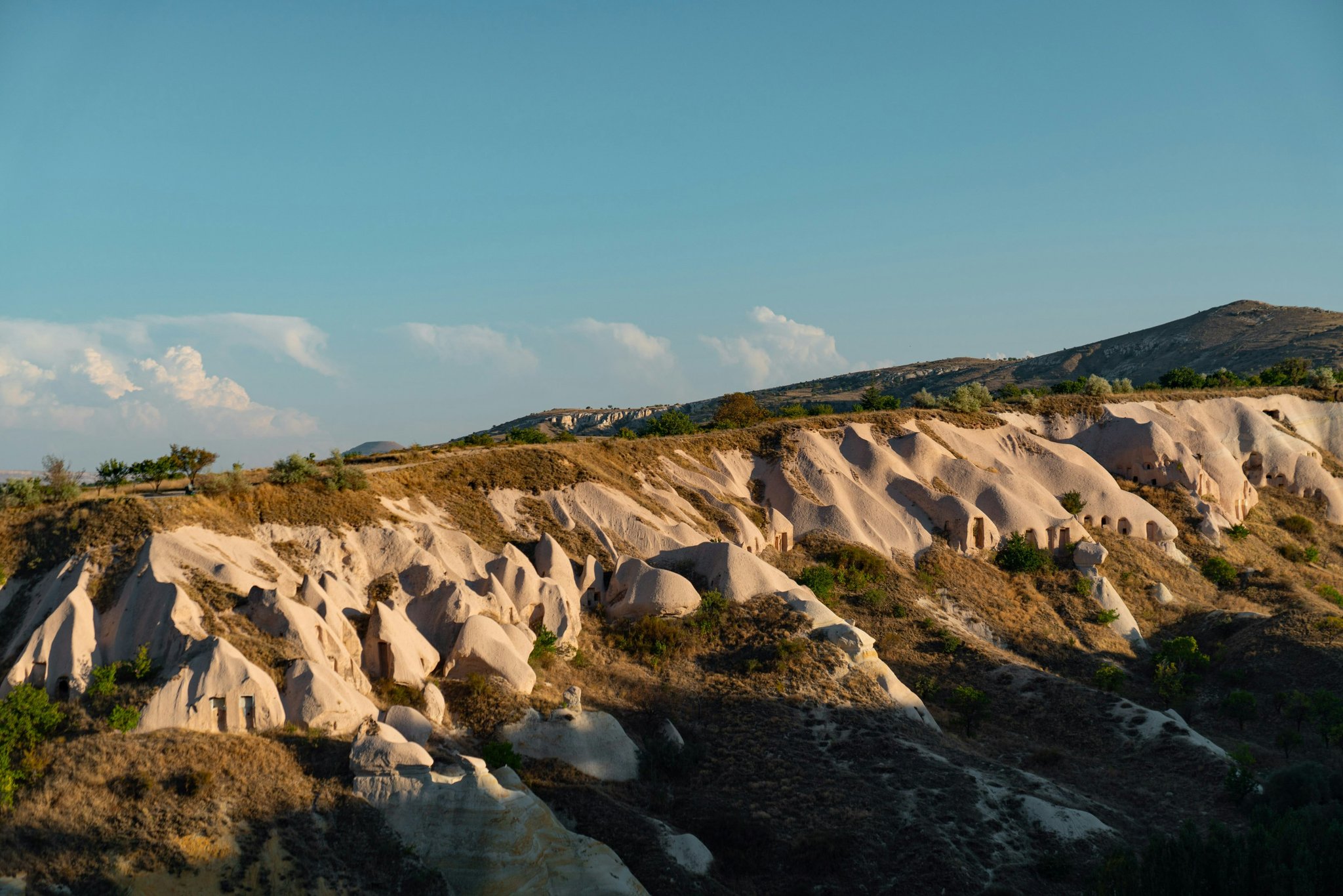 vhFARdAoEWrsHyhxpMn5Q_View_of_Hills-Caves_S