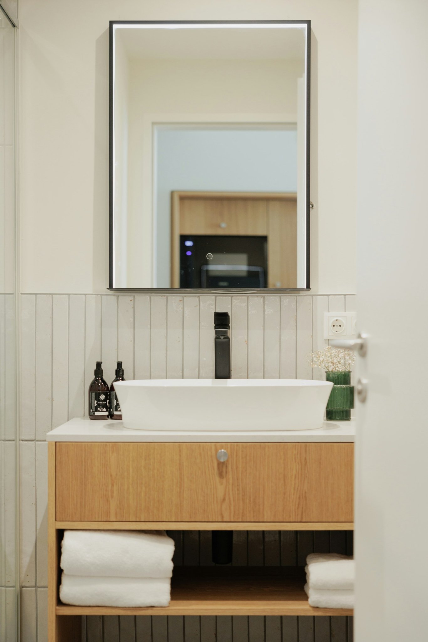 KB65KxzD3UyQXKkEN8QKRA_Wilde_Vienna_Bathrooms-9952_S