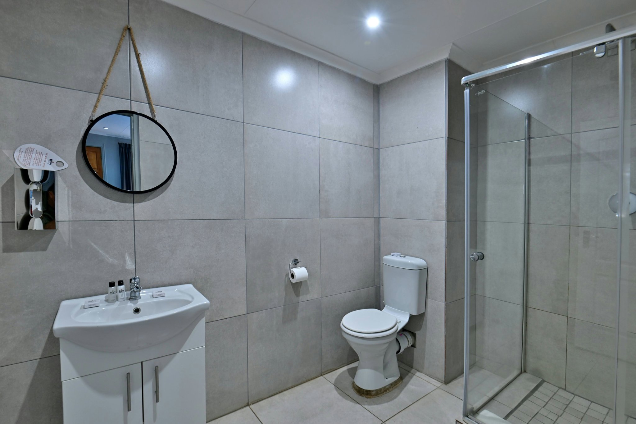 1vd6UAIt90OpUL61jwt4Q_Standard_Room-00_S