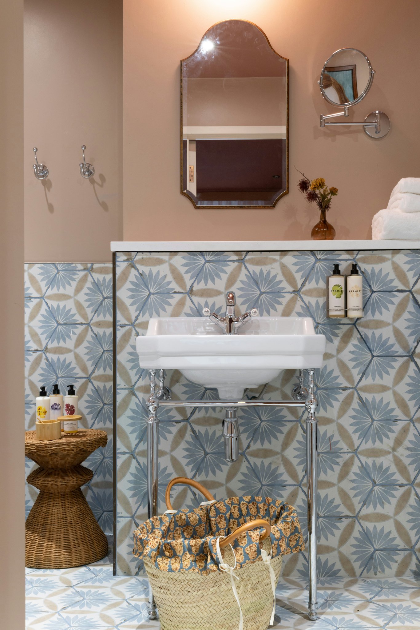 KsSMjVFk8kd6rYIBHkjdg_Luxe_Bathroom_(7)_S