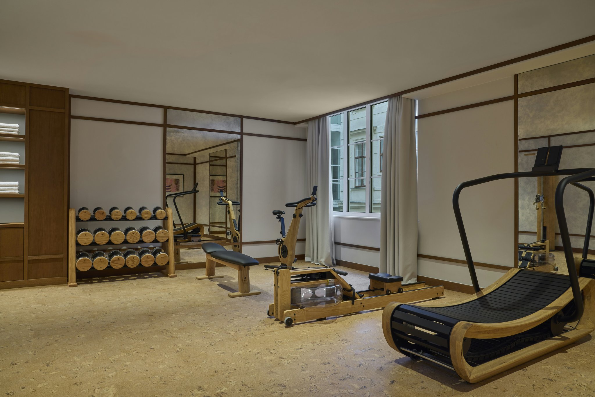 ltUBVHYN0mSoy4TI996rw_Gym-04_S